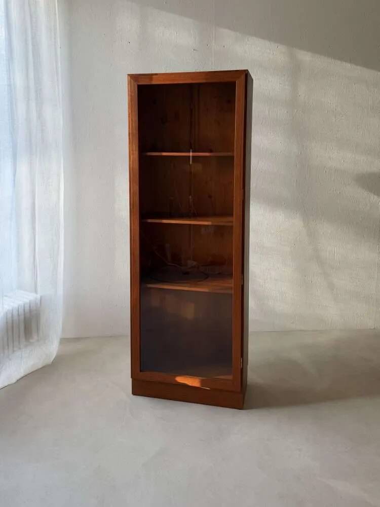 Teak display cabinet Omann Jun Danish design from the 1960s.
