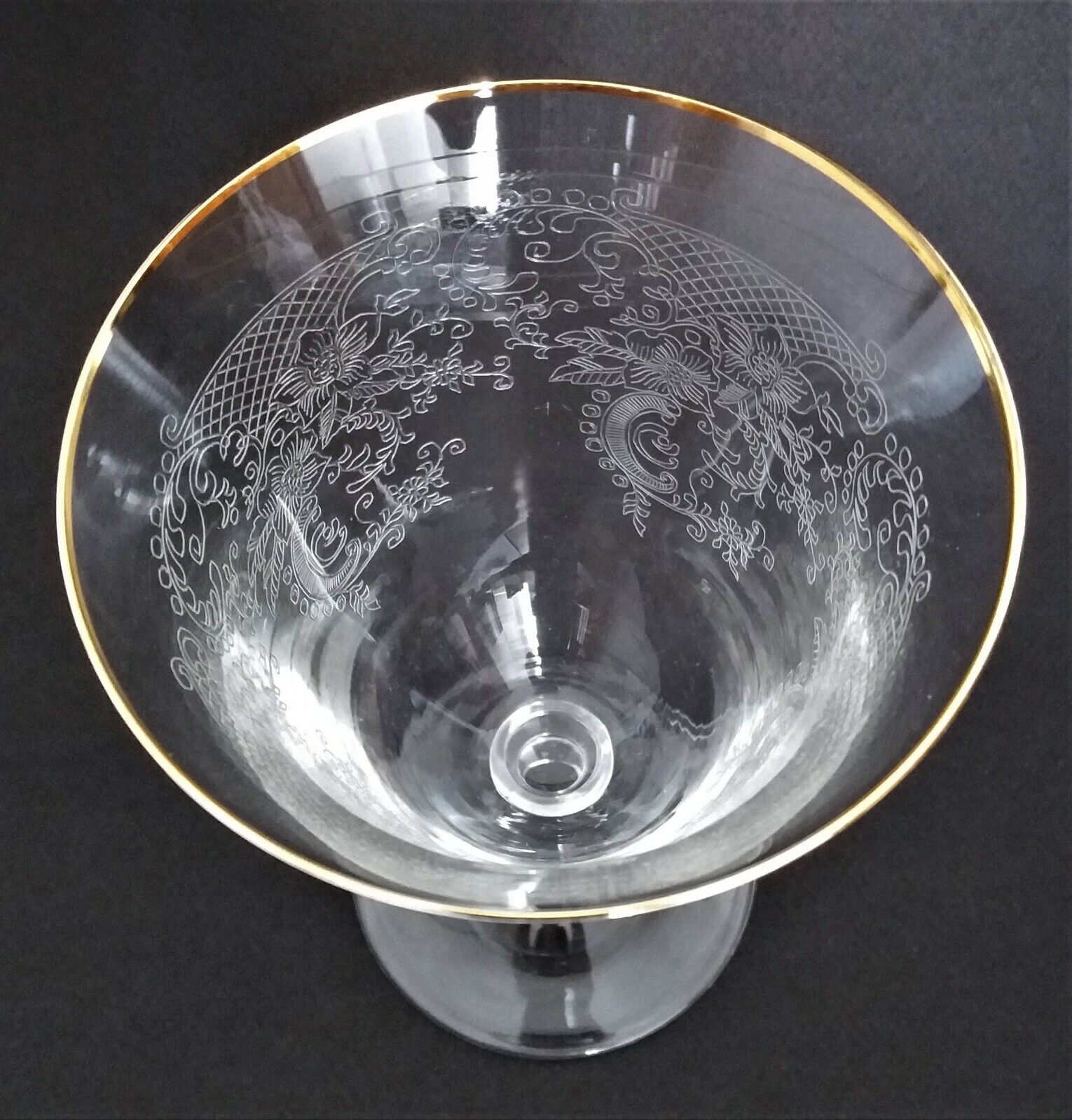 Water glass in crystalline engraved gold border