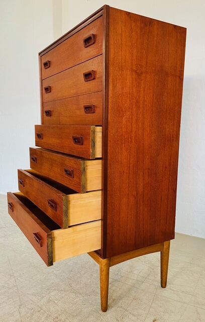 Commode haute vintage danoise des années 60 par Borge Mogensen.
