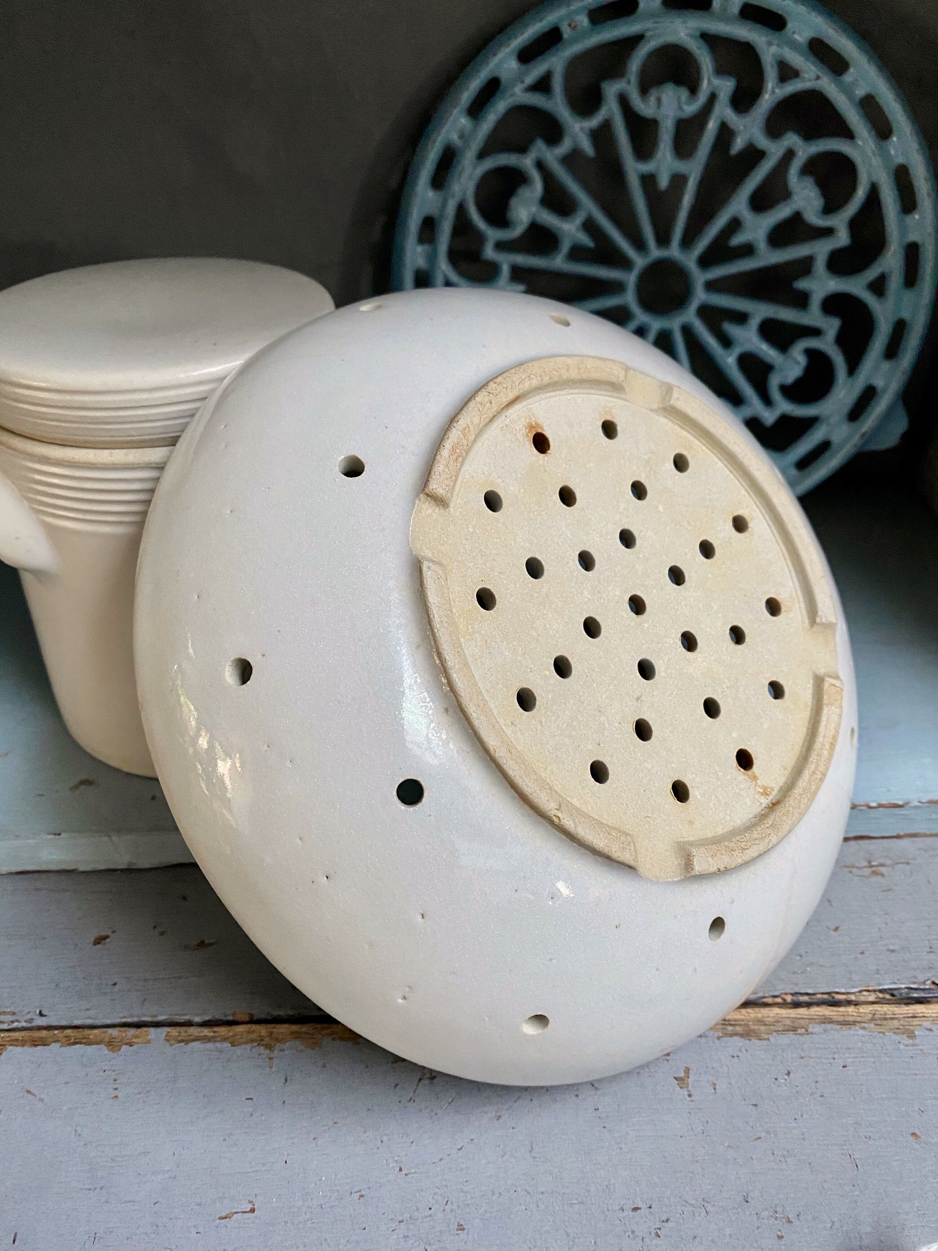 Fruit drainer in glazed stoneware