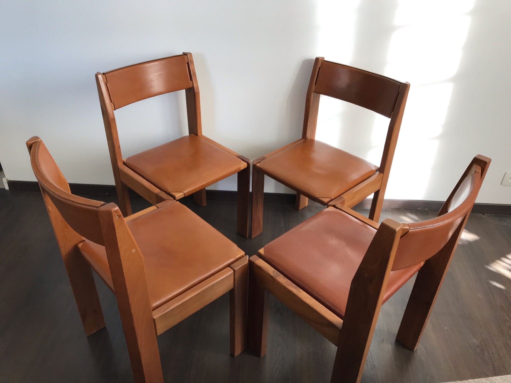 Set of 4 elm chairs and leather, 80s