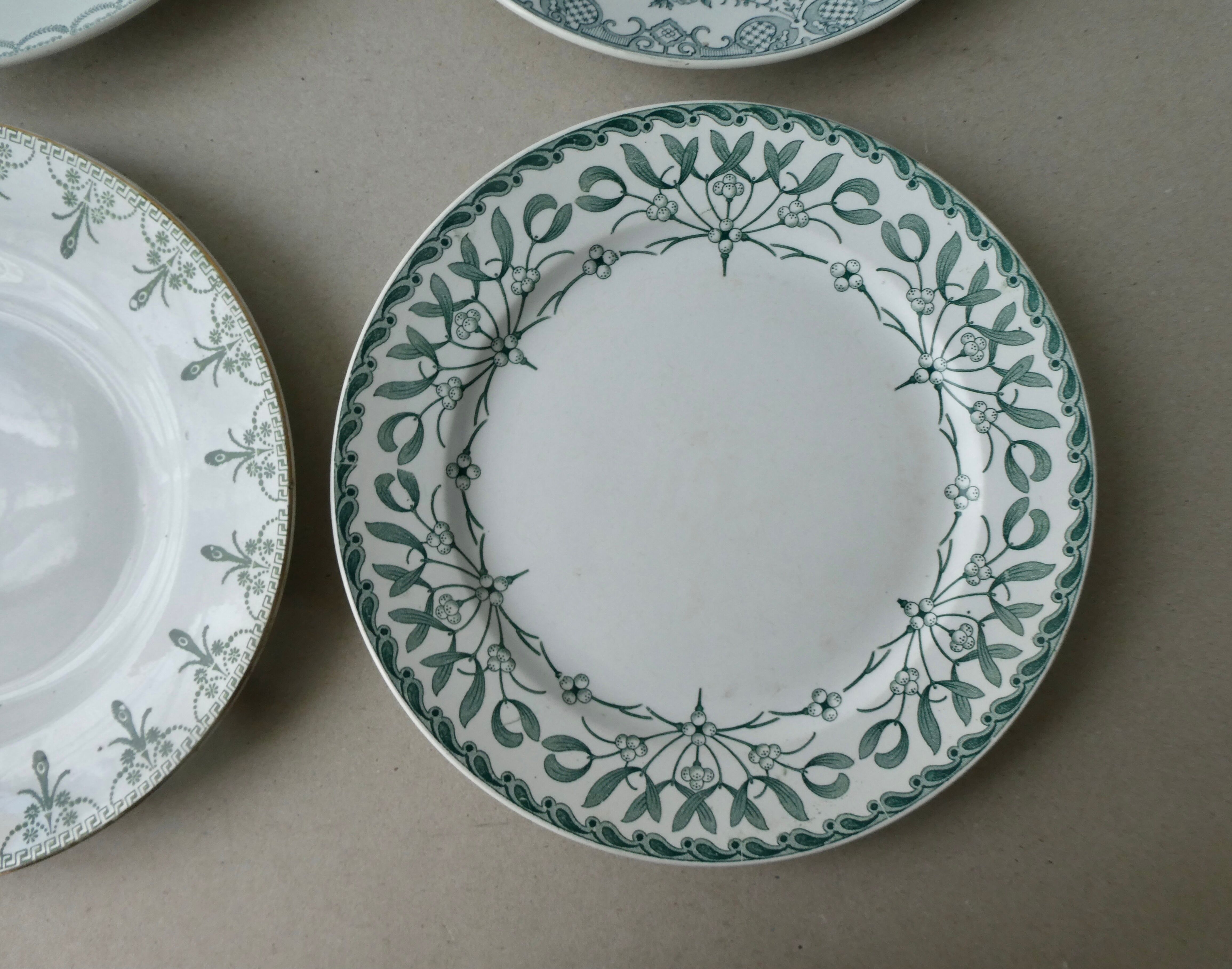 4 old flat plates 23 cm