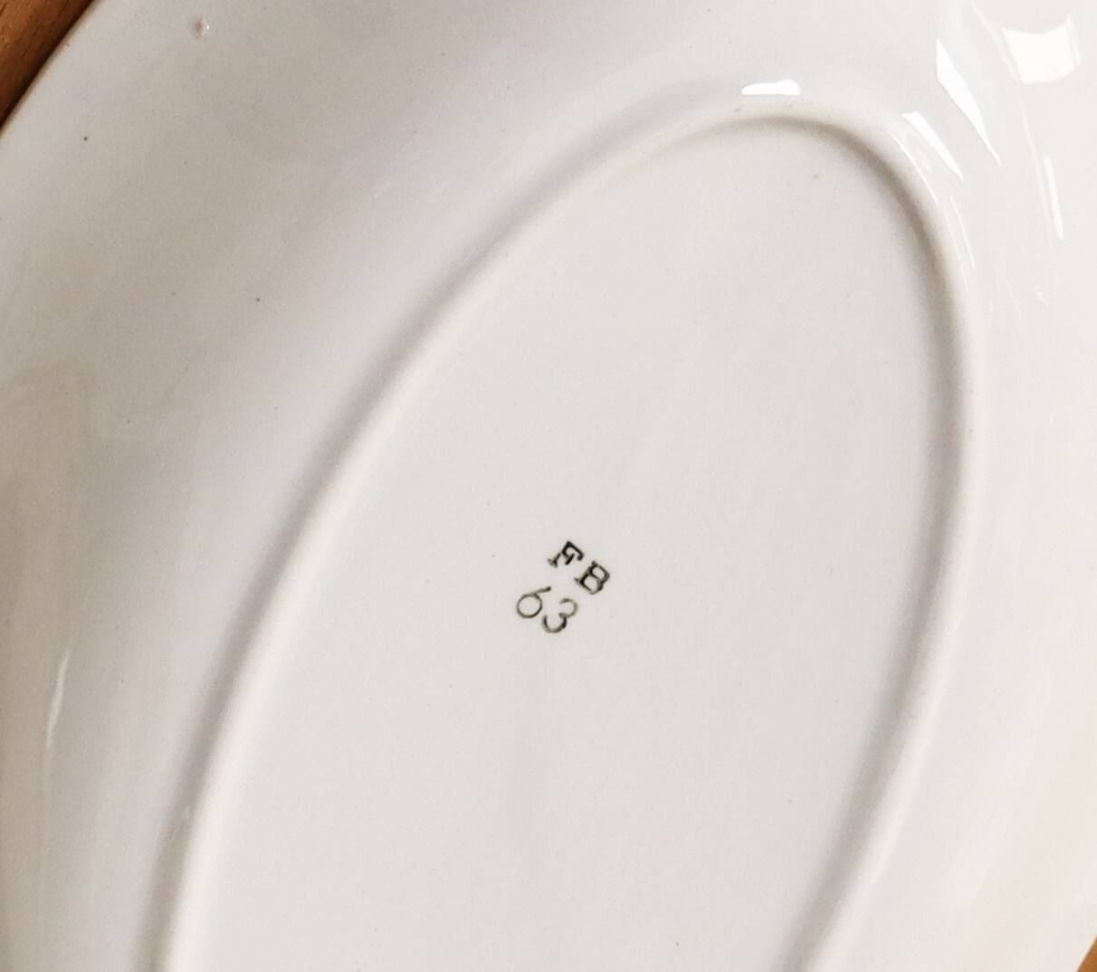 Two small serving dishes