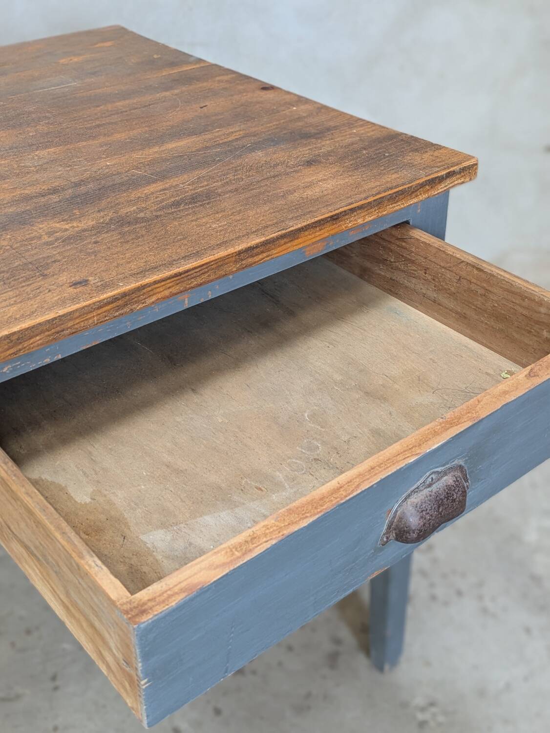 Table / desk