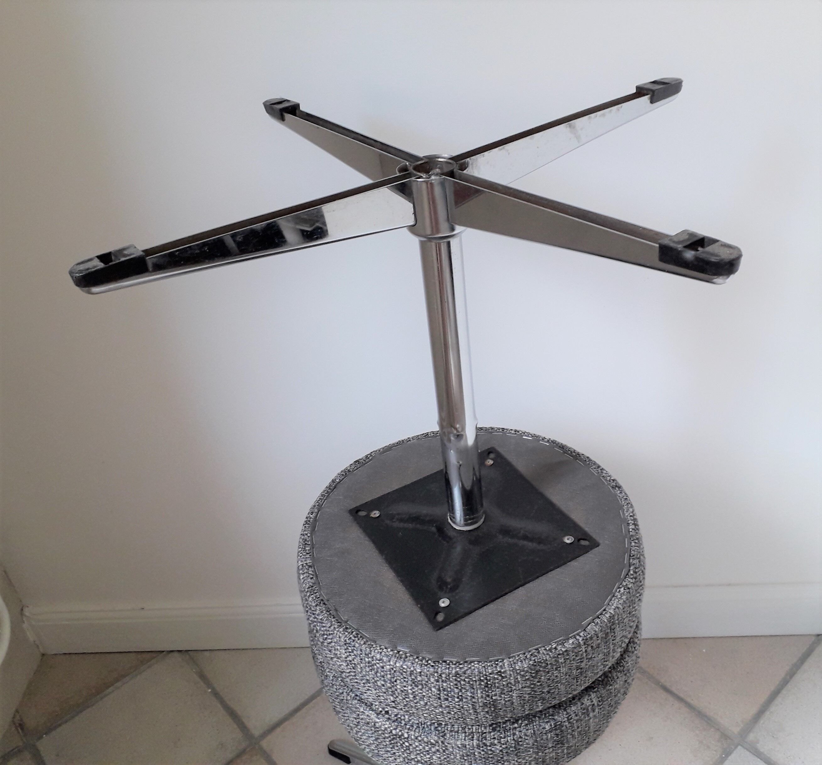 Pair of swivel stools 70s central foot