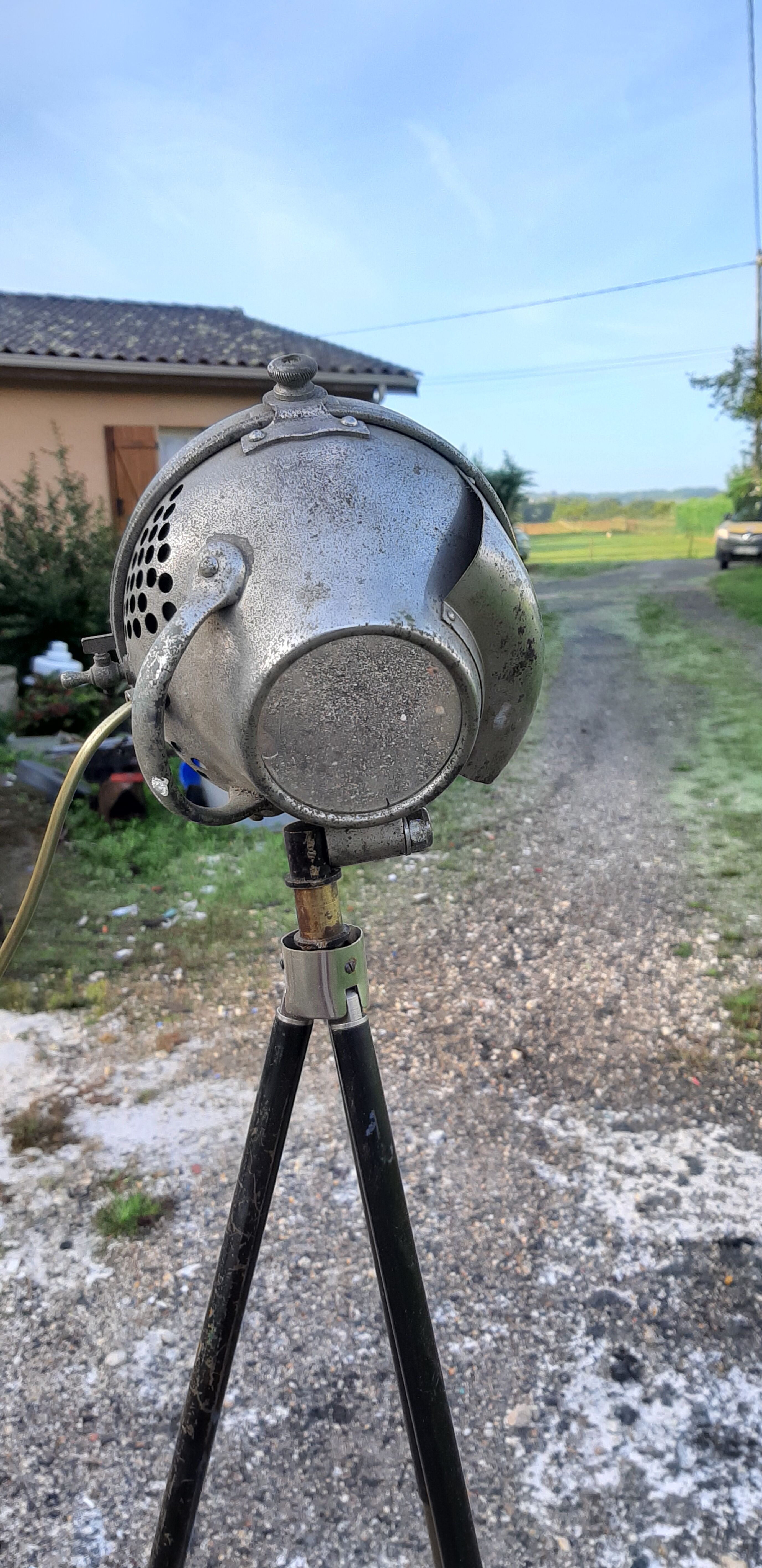 Lampe industrielle sur pied