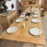 Extendable farmhouse table in solid oak