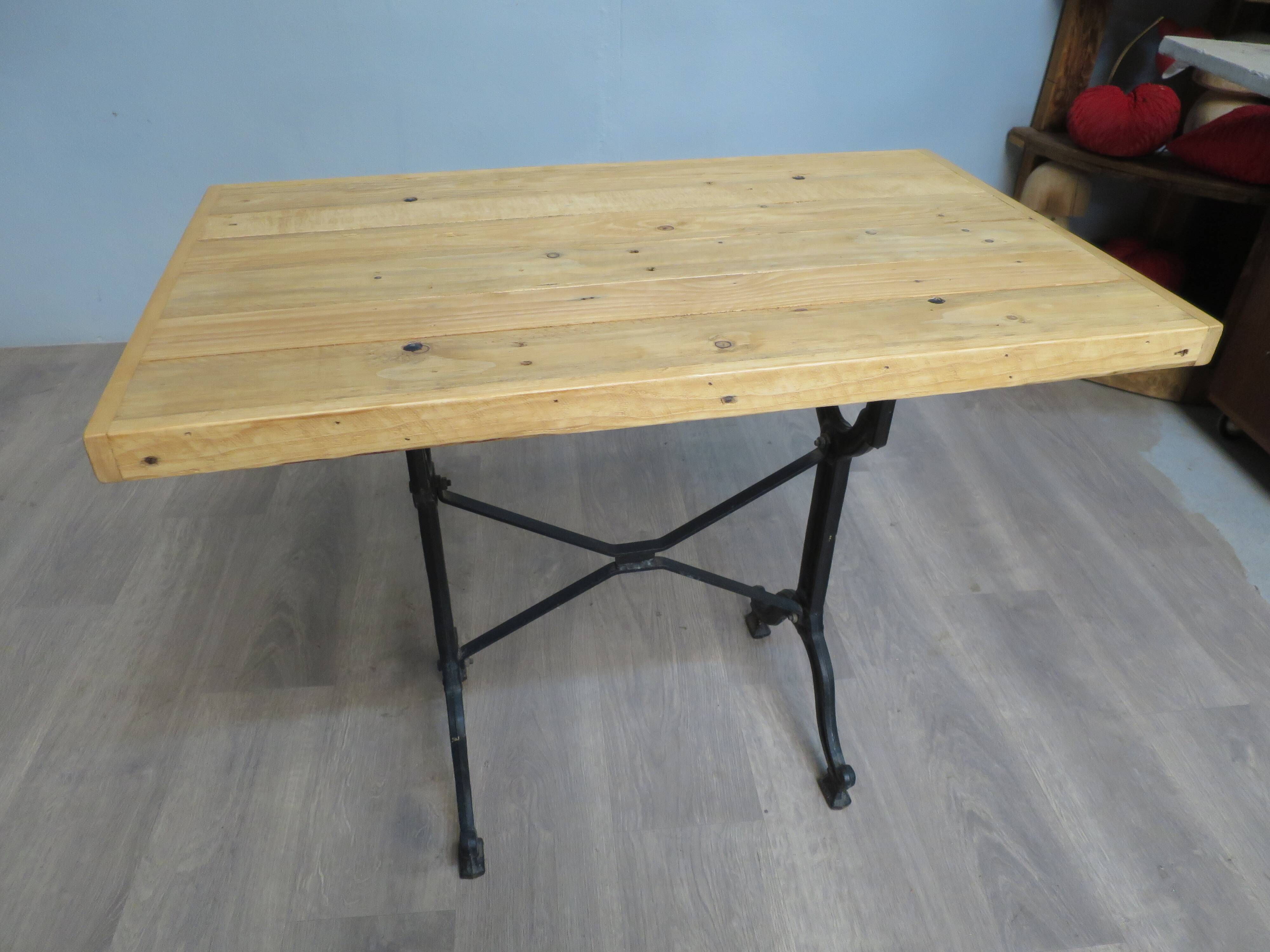 table bistrot piétement métal plateau rustique