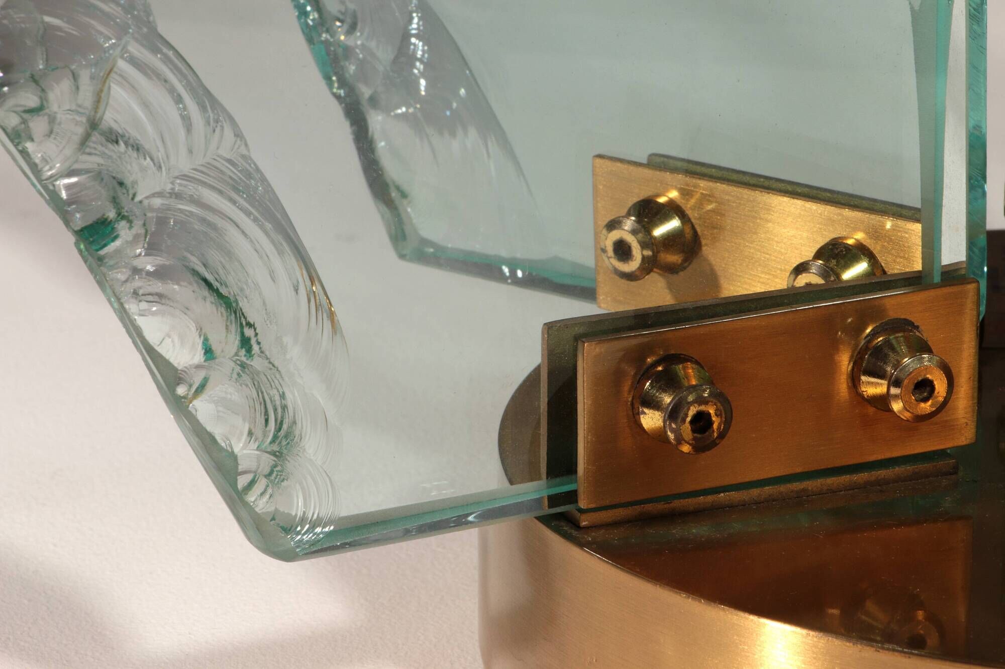 Lampe de table en verre ciselé et laiton par Gino Paroldo pour Dinodei, années 1960