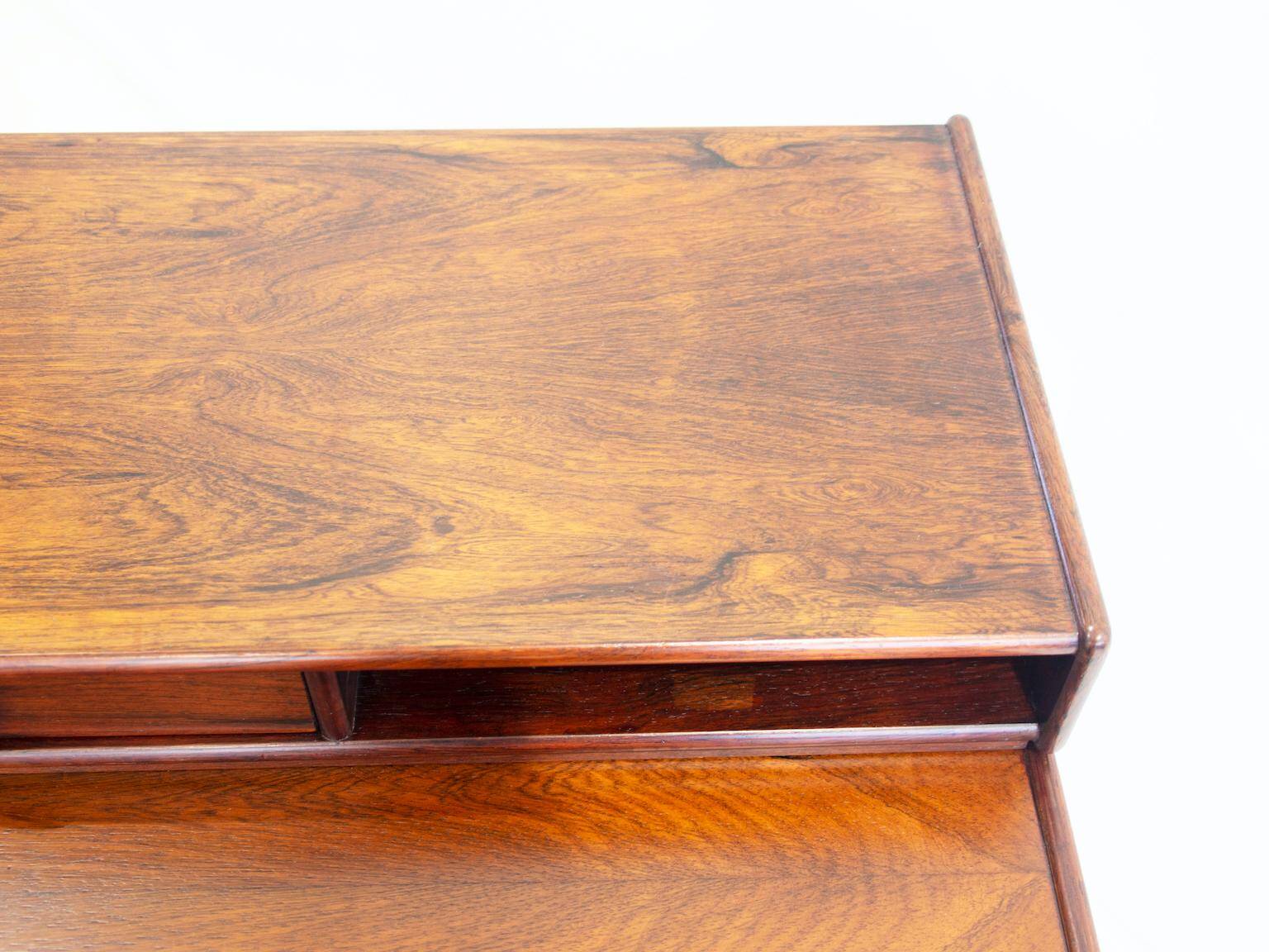 Modern mid-century wooden desk by Gianfranco Frattini for Bernini