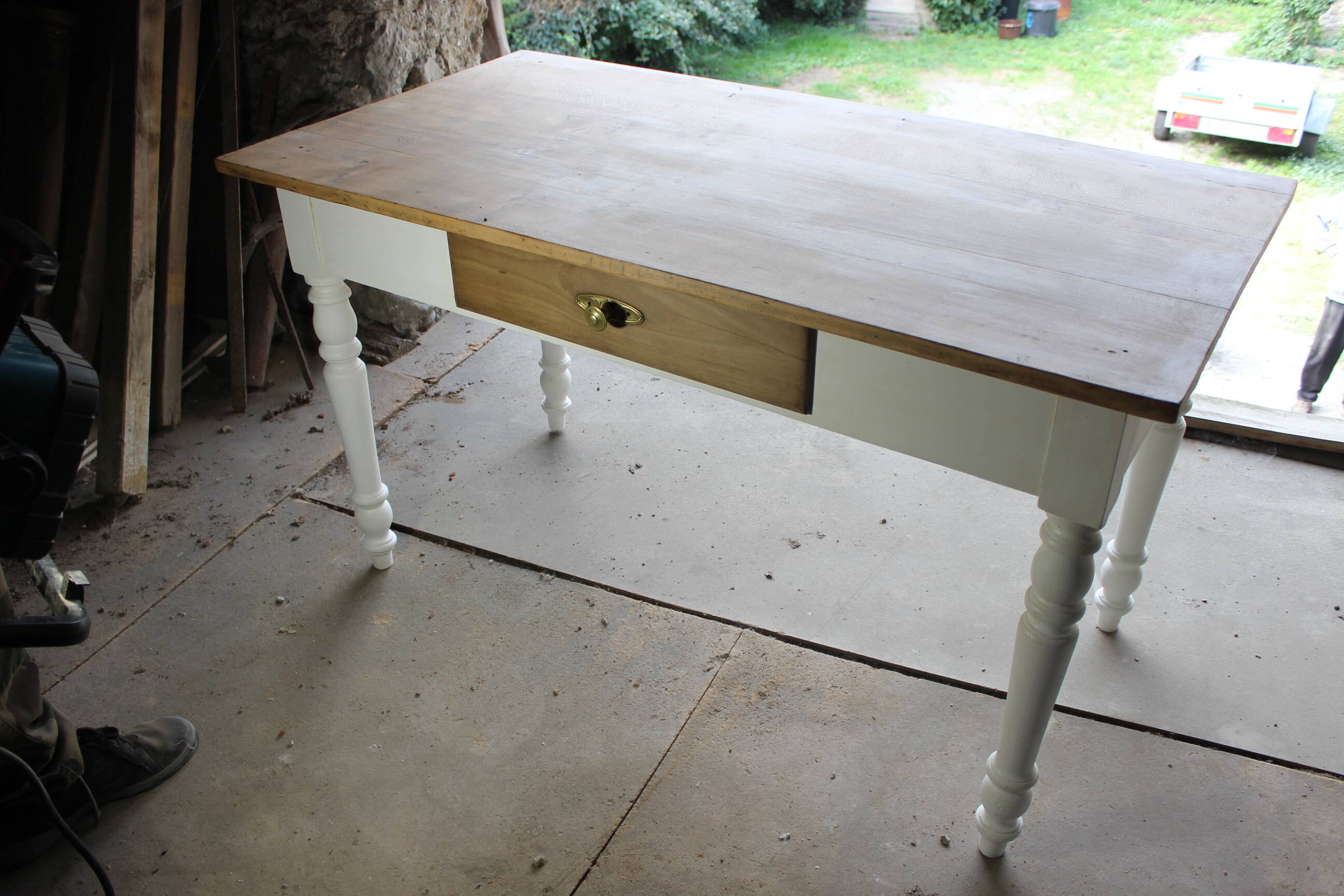 Farm table