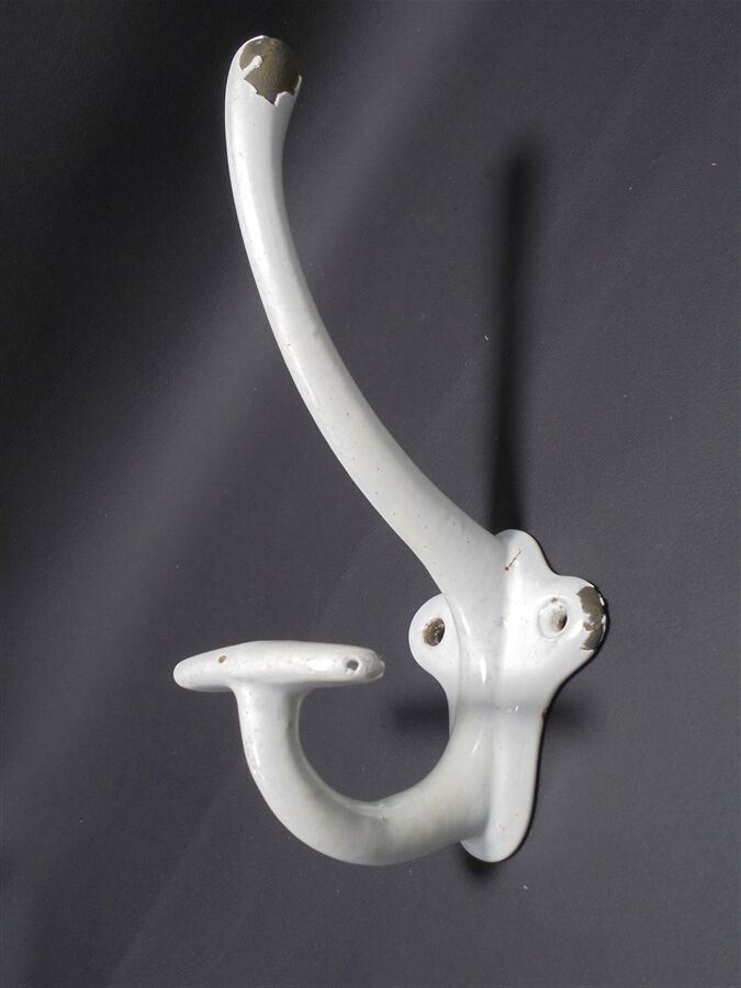 Enamelled cast iron hook