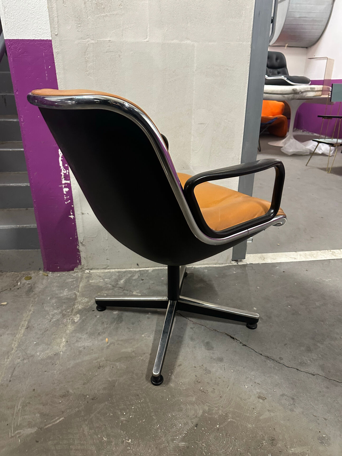 Fauteuil Pollock des années 80 en cuir cognac