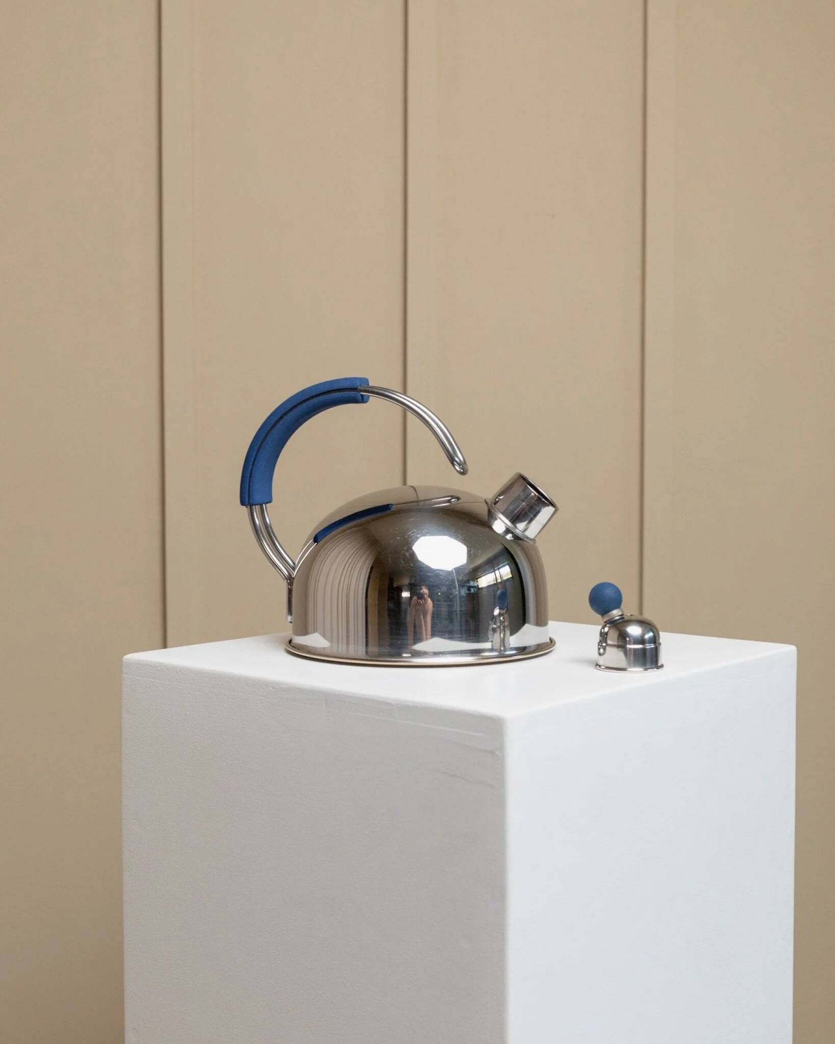 Polished argent metal kettle with blue accents – Italian 1980s design, retro stainless