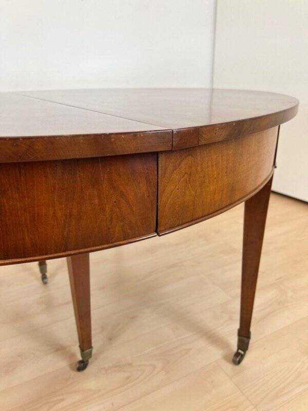 Swiss Biedermeier Extendable Dining Table in Walnut and Brass, 1820s