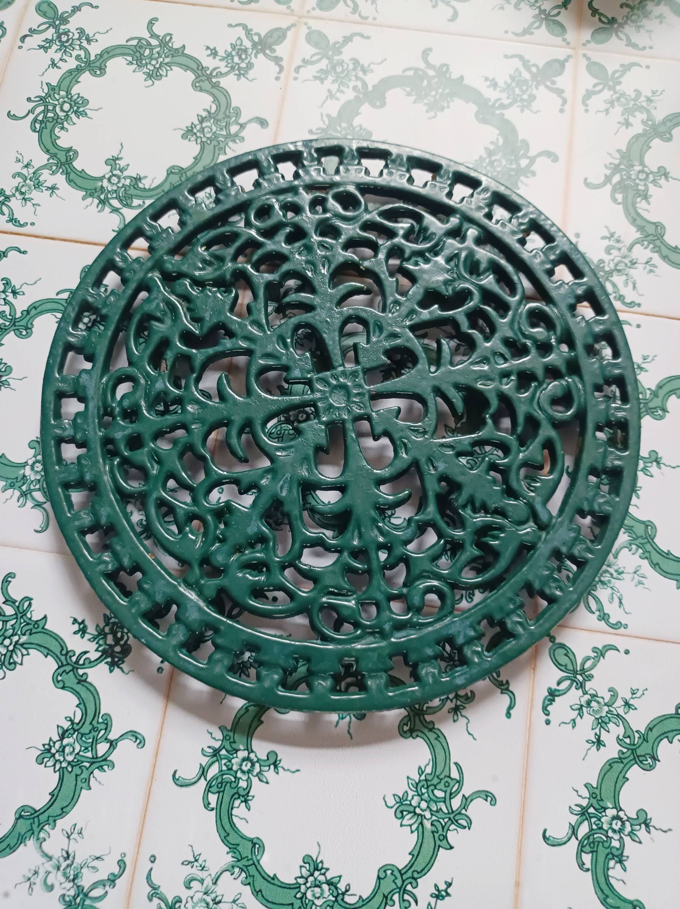 Cast iron trivet