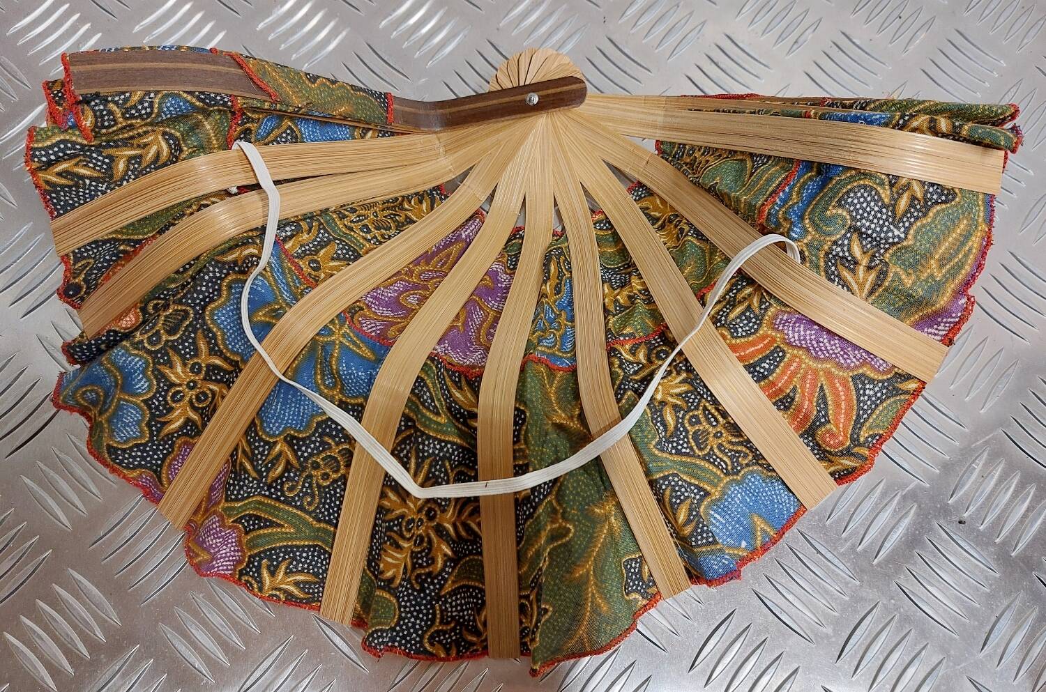 Hat-shaped fan (Ref: Mag)