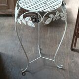 Pedestal table