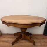 Pedestal table