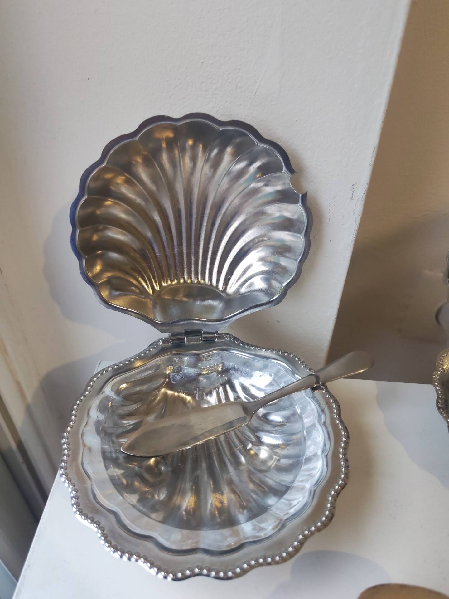 5 scallop butter dishes