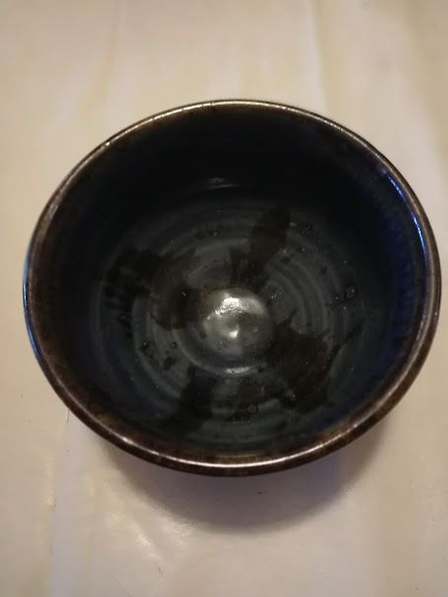 Enamelled ceramic cup