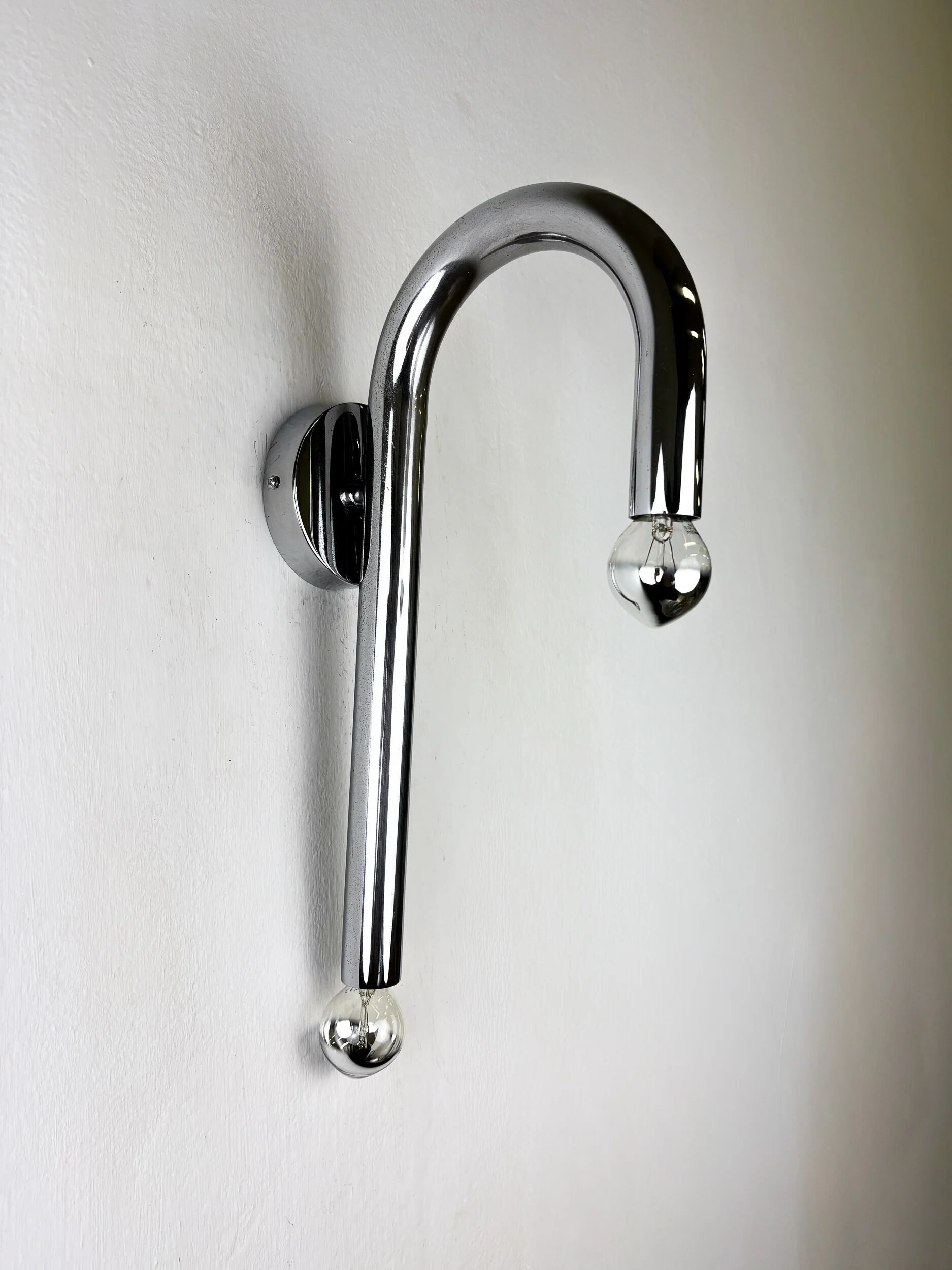 Space-age tubular wall light, chromed metal, Italy, 1970s
