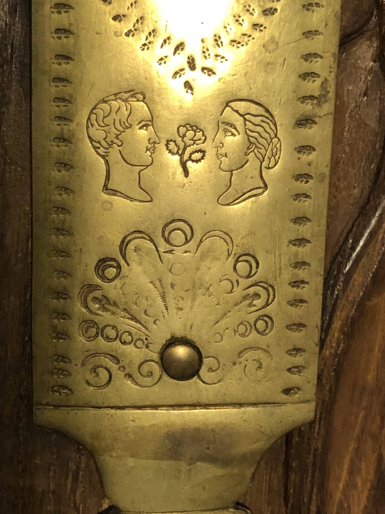 Breton wedding armoire in chestnut - Dated 1869