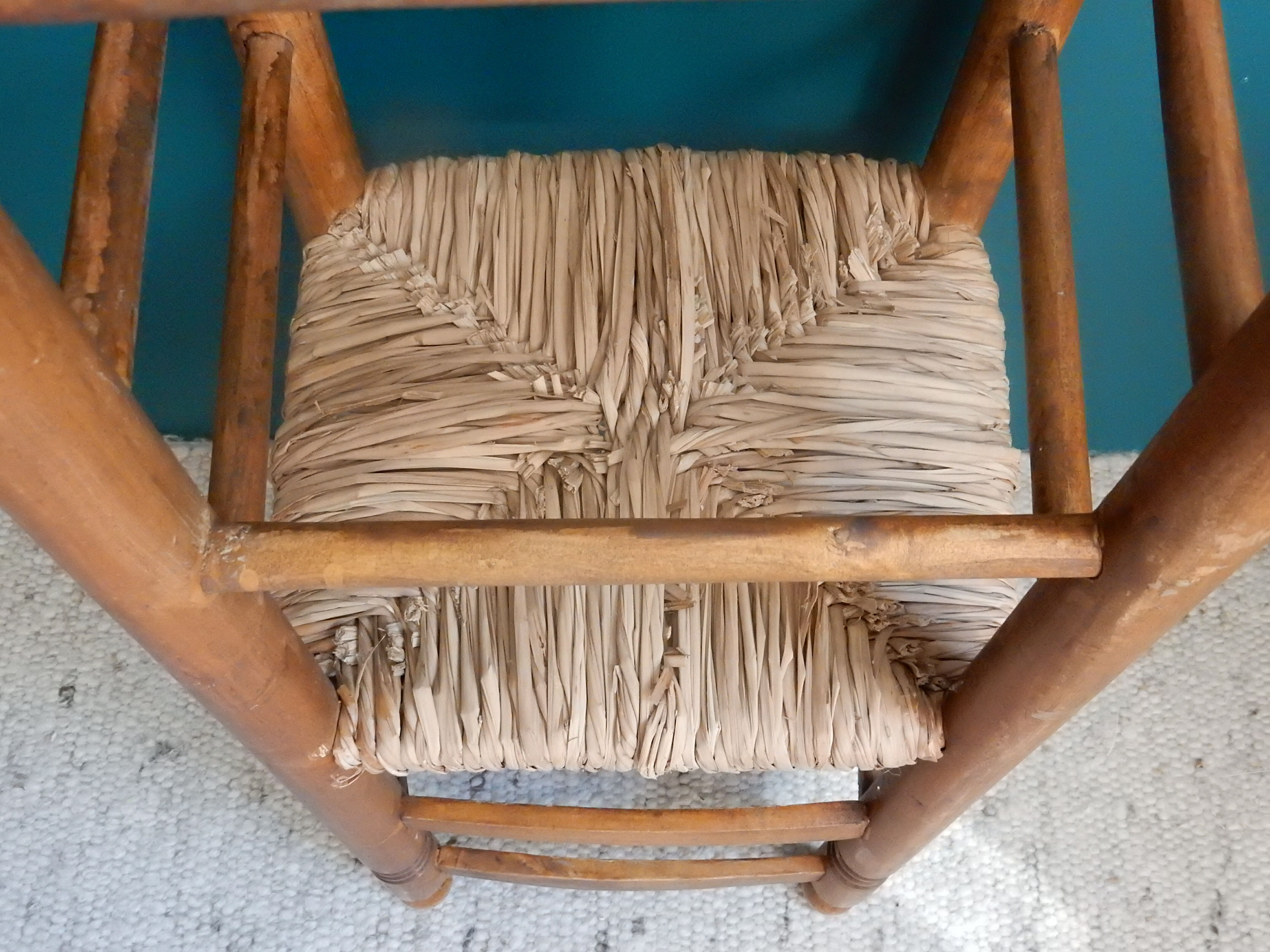 Children's high chair made of wood and straw