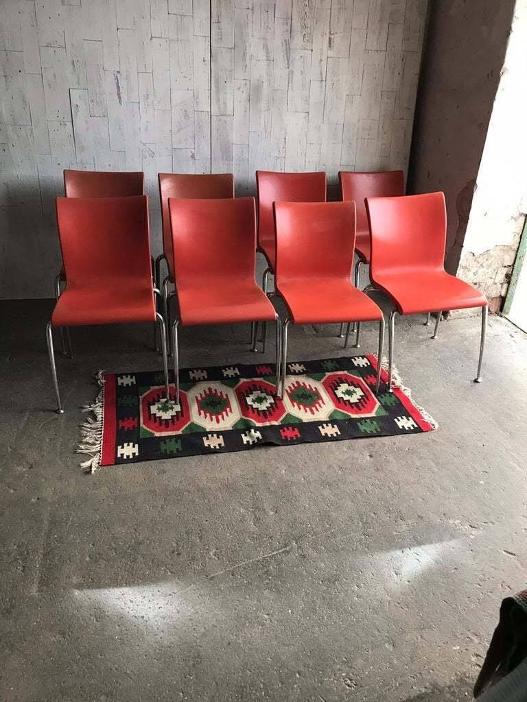 Lot de 8 chaises vintage rouges en terre cuite avec piétement chromé métallique – Martin Ballendat