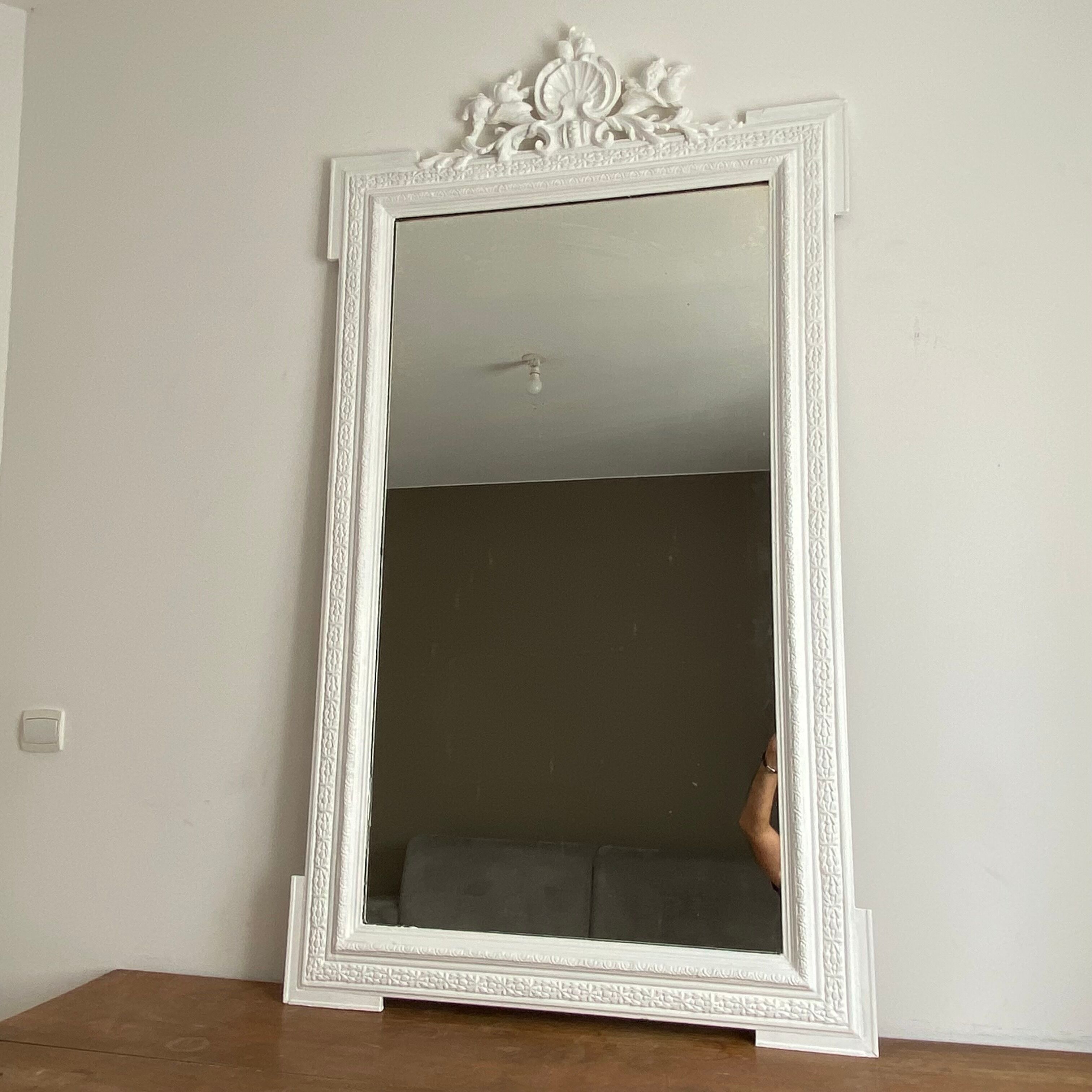 Miroir fin 19ème avec fronton décoré. 160x90.