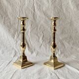 Paire d'anciens bougeoirs en laiton