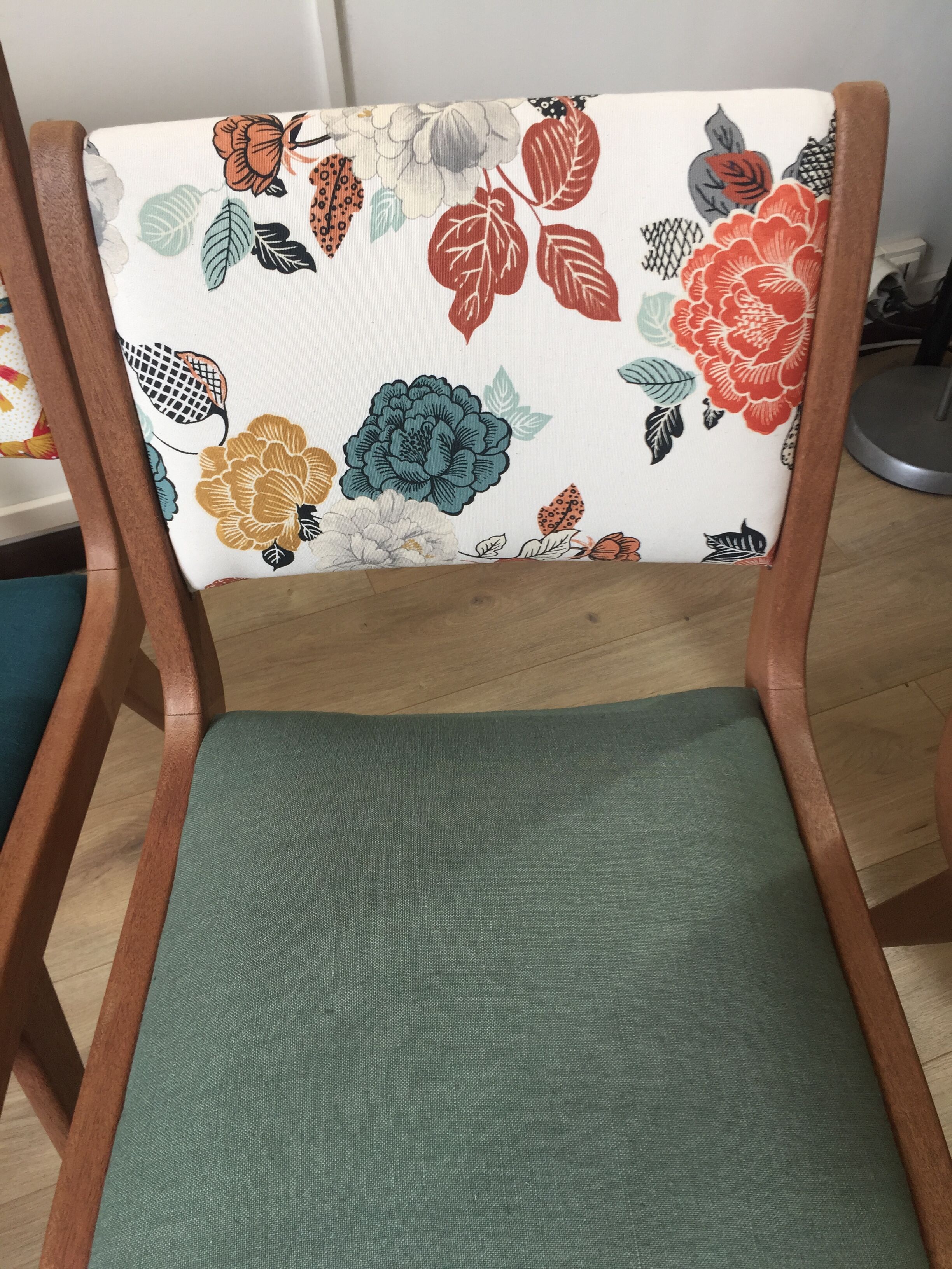 Suite of 4 vintage chairs 70 years