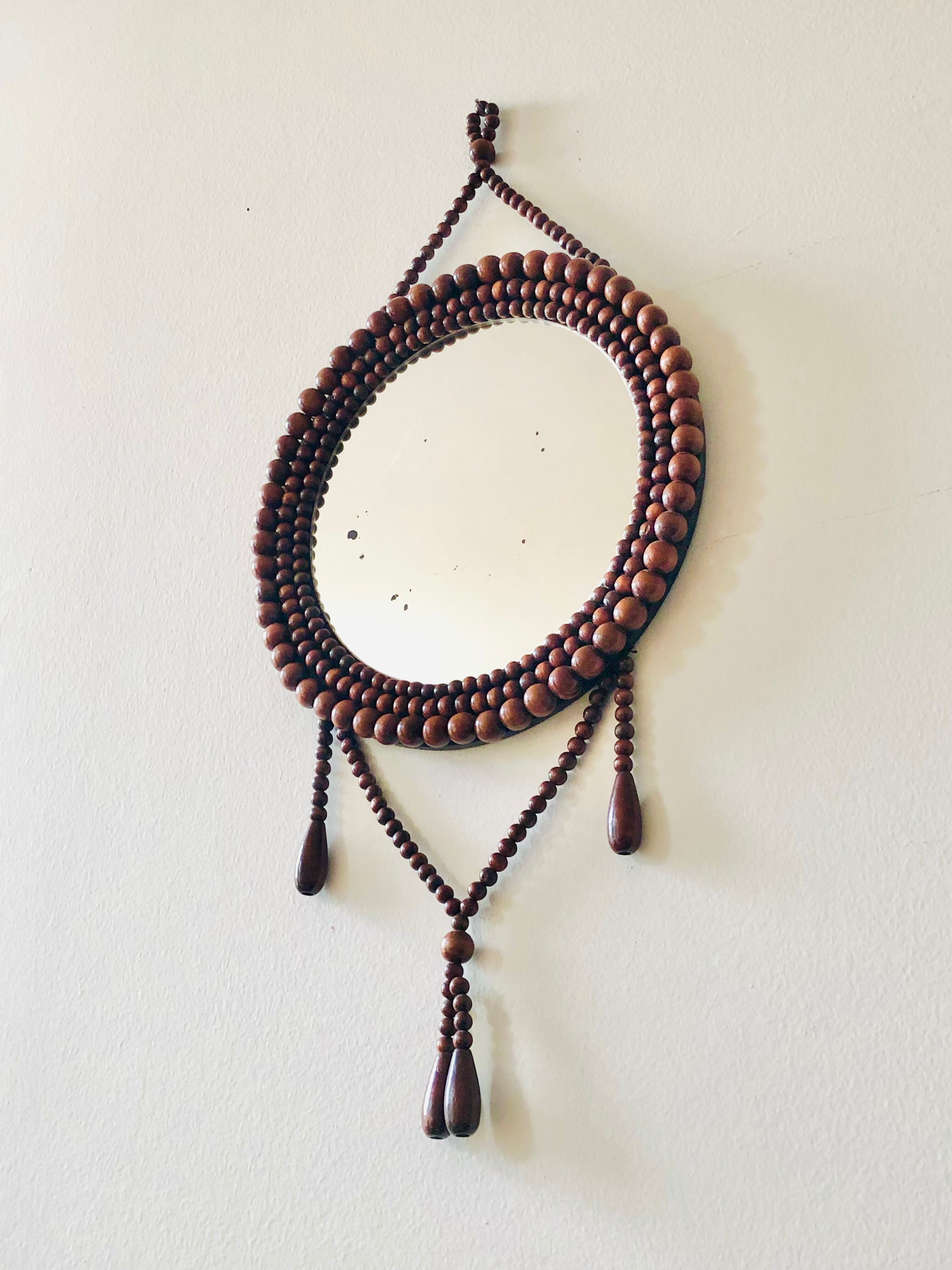 Miroir mural vintage en perles de bois