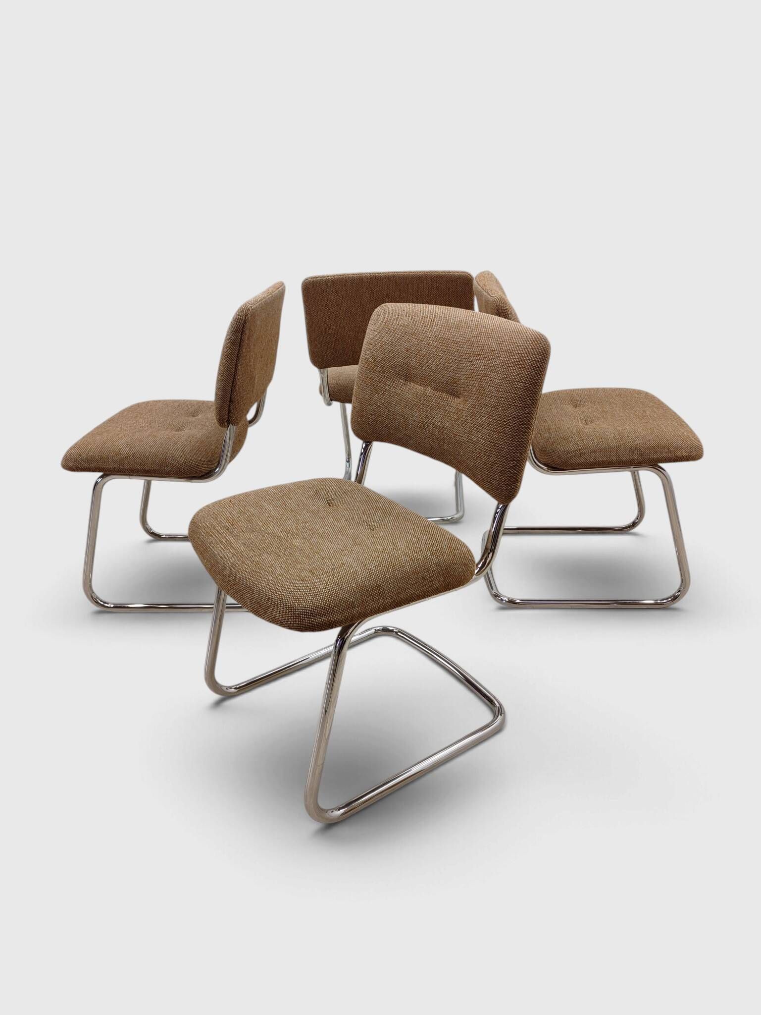 Set of 4 cantilever chairs – 1980s