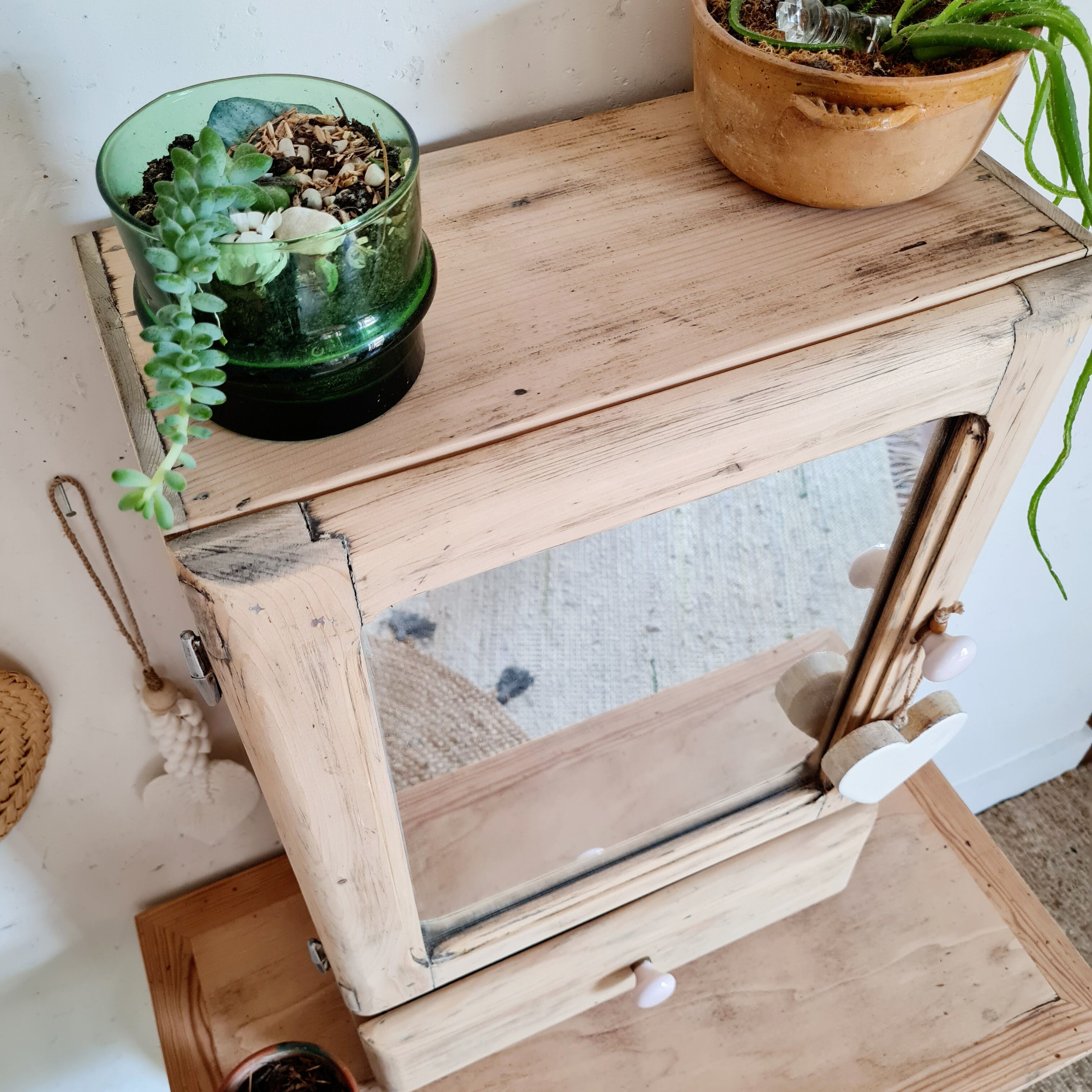 Vintage medicine cabinet 50s raw wood