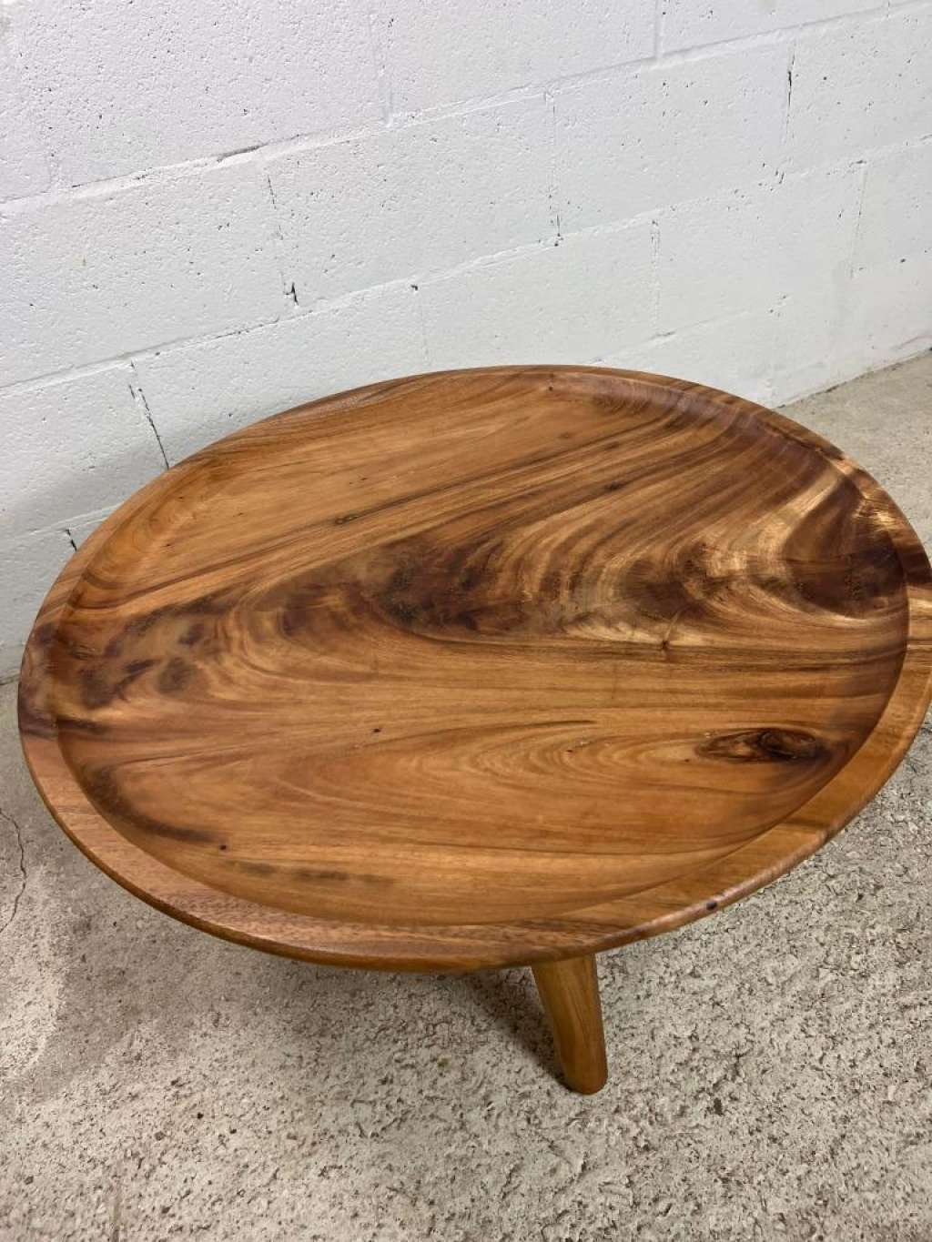 Round coffee table