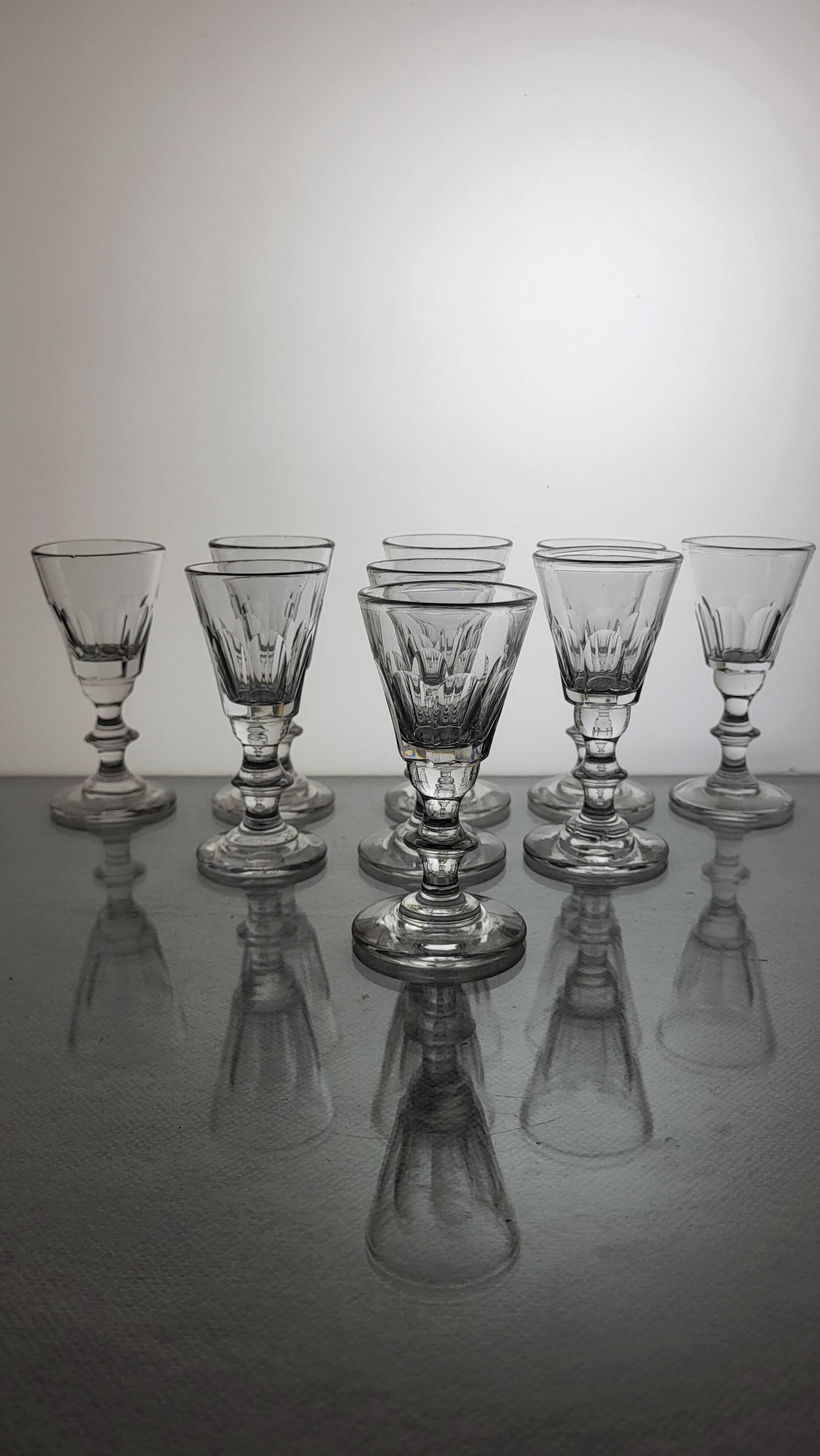 9 verres digestif en cristal Forme Baccarat Caton