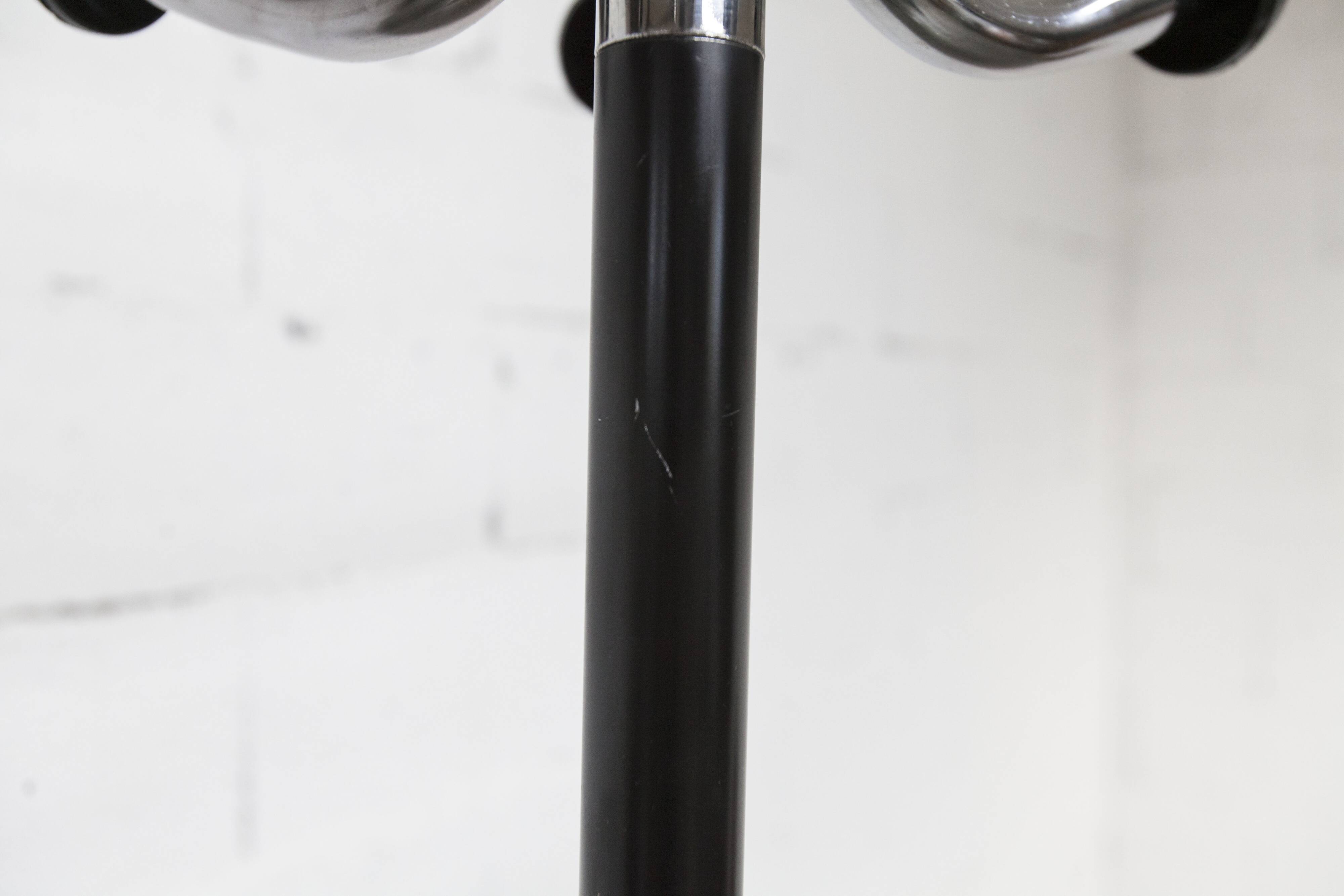 Portemanteau perroquet industriel 1970 porte parapluie et 12 patères 193cm