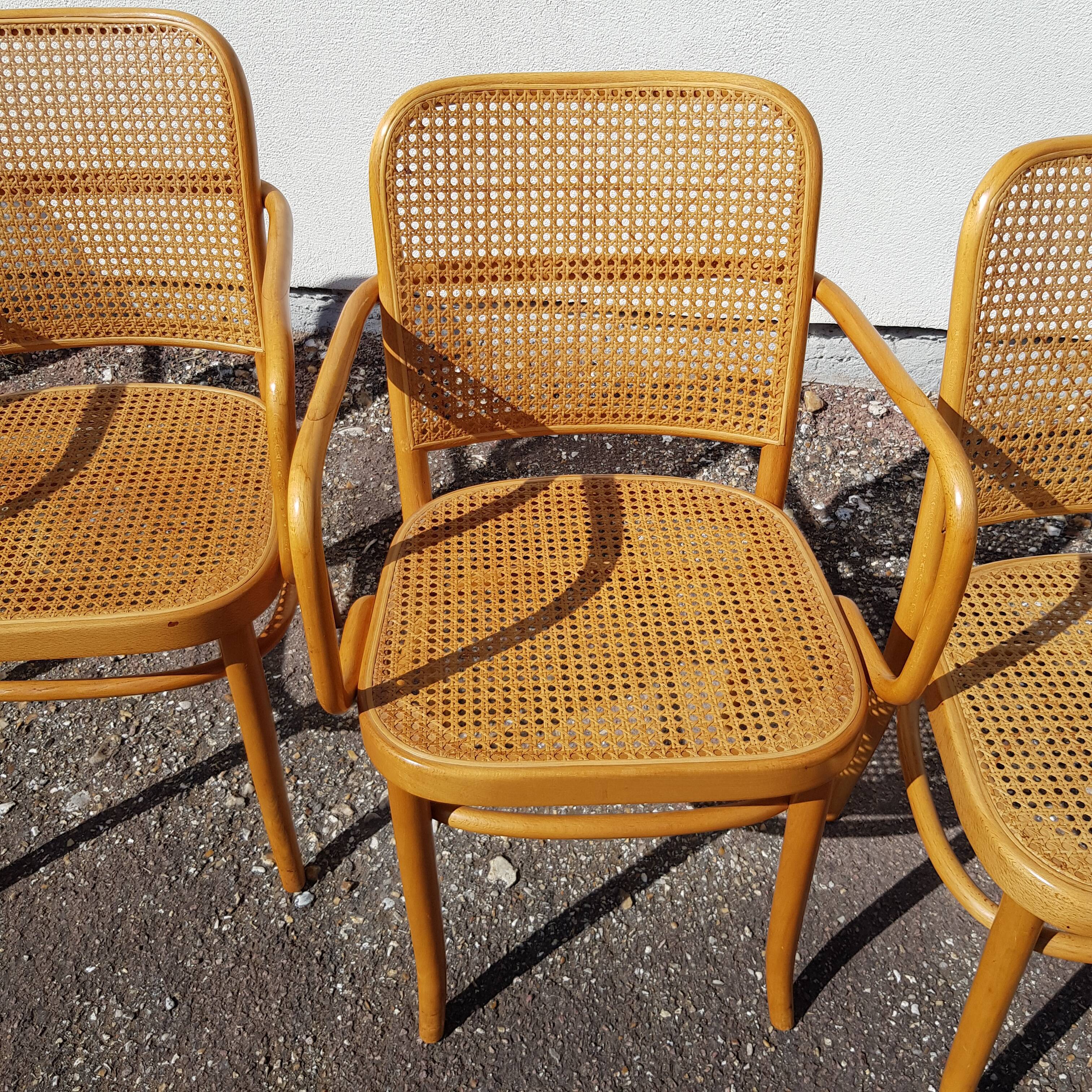 Ensemble de 4 fauteuils et 1 chaise Thonet 811 Josef Hoffmann