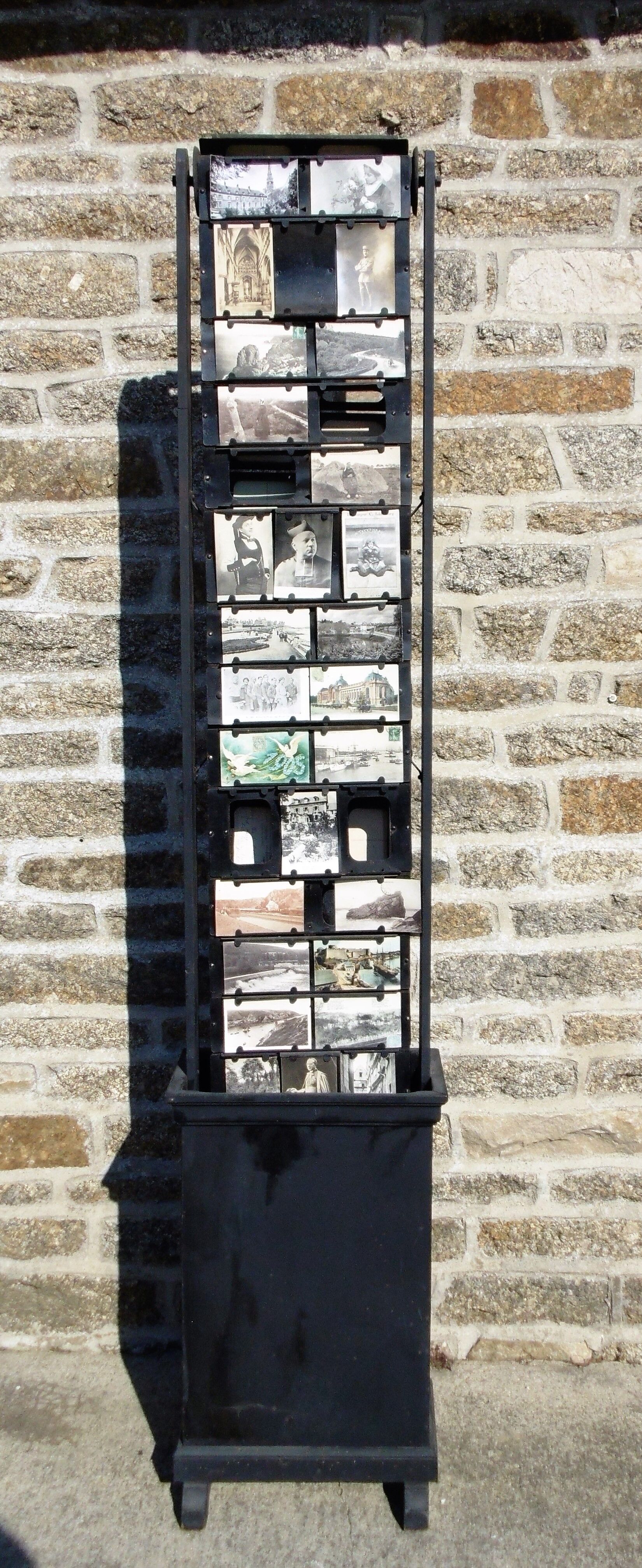 Former postcard drop-down display