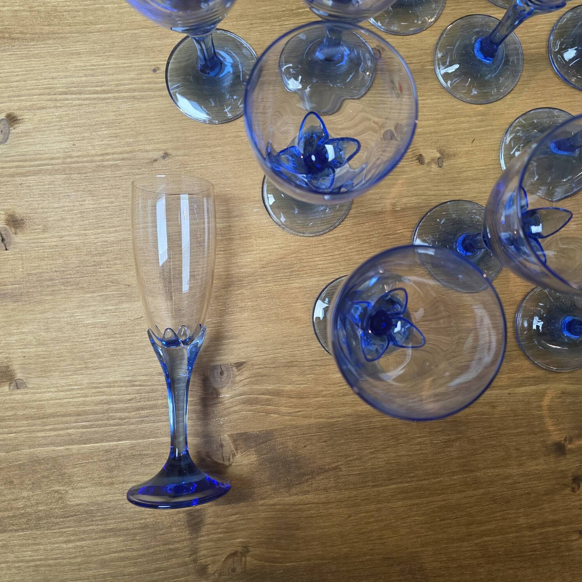 Service of 30 blue footed glasses.