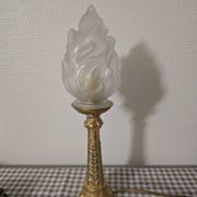 Lampe à poser pied laiton et globe flamme vintage 