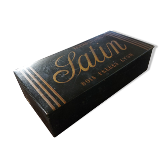 Napoleon III box, Satin cigarette paper