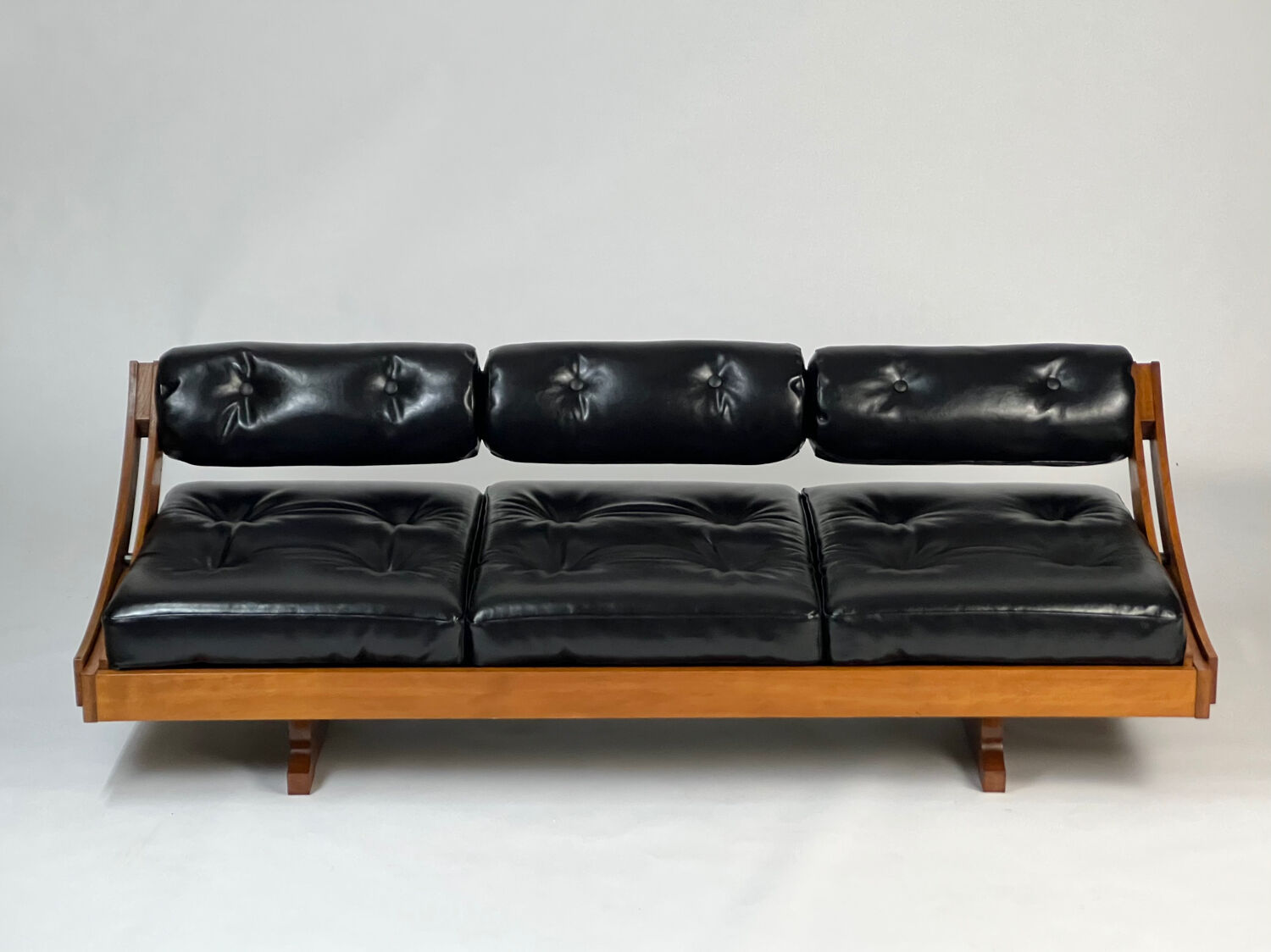 Vintage leather sofa daybed GS 195 by Gianni Songia for Sormani