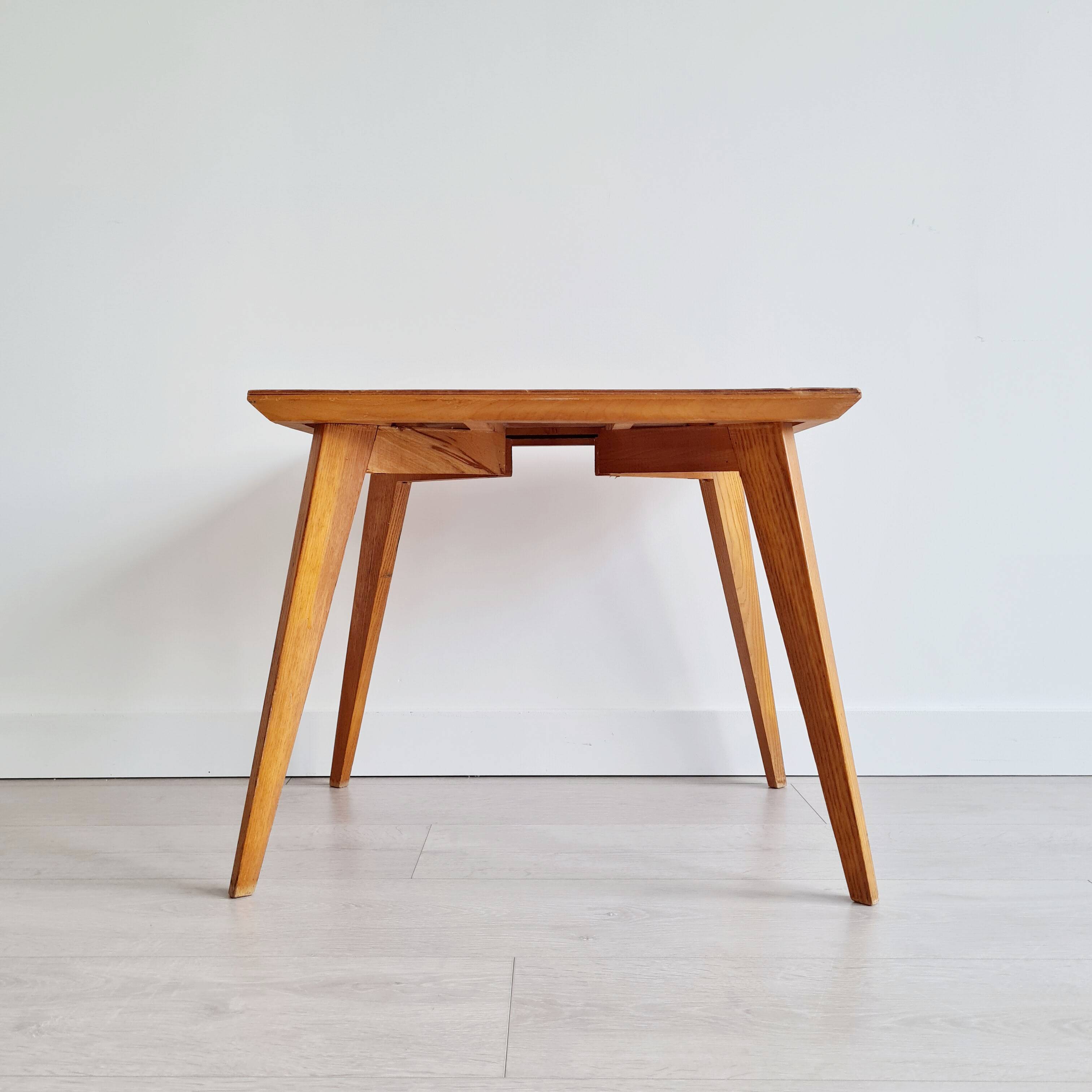 Table basse pieds compas dessus marqueté