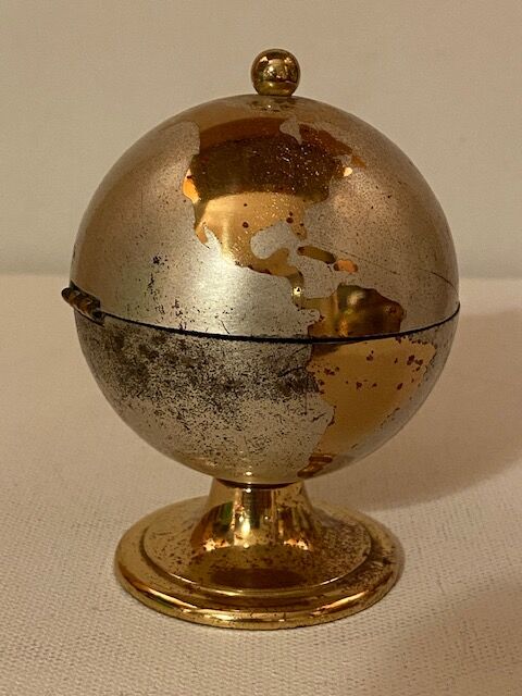 Vintage world-map table lighter
