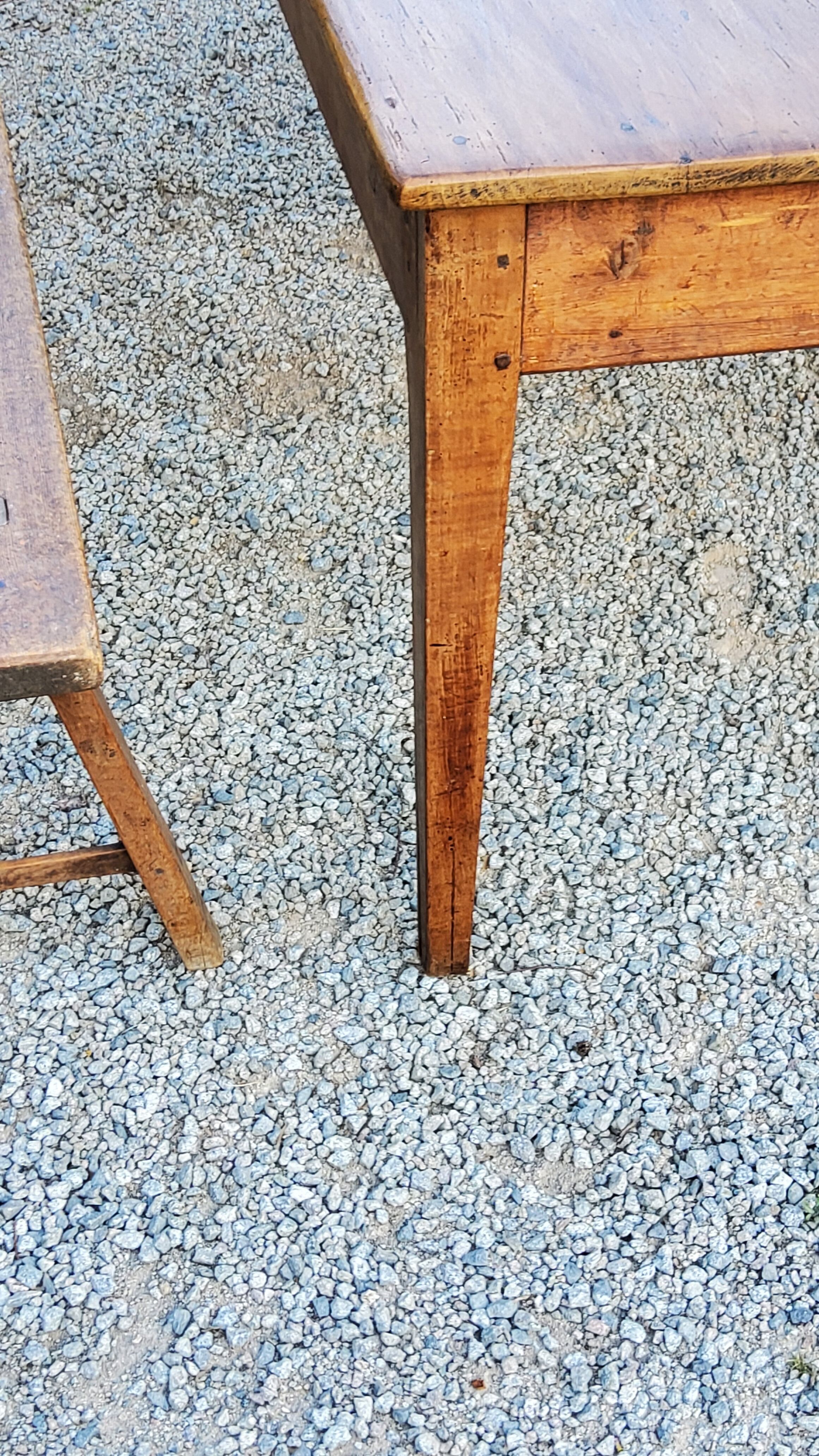 Farm table nineteenth century feet spindles 251cm and its 2 benches