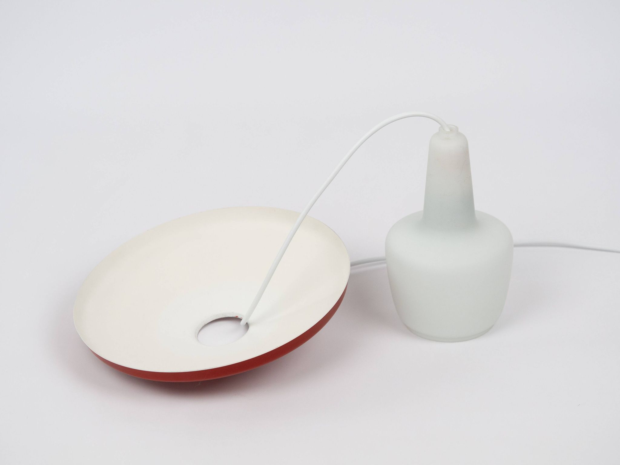 Suspension vintage danoise par Bent Karlby, années 1950.