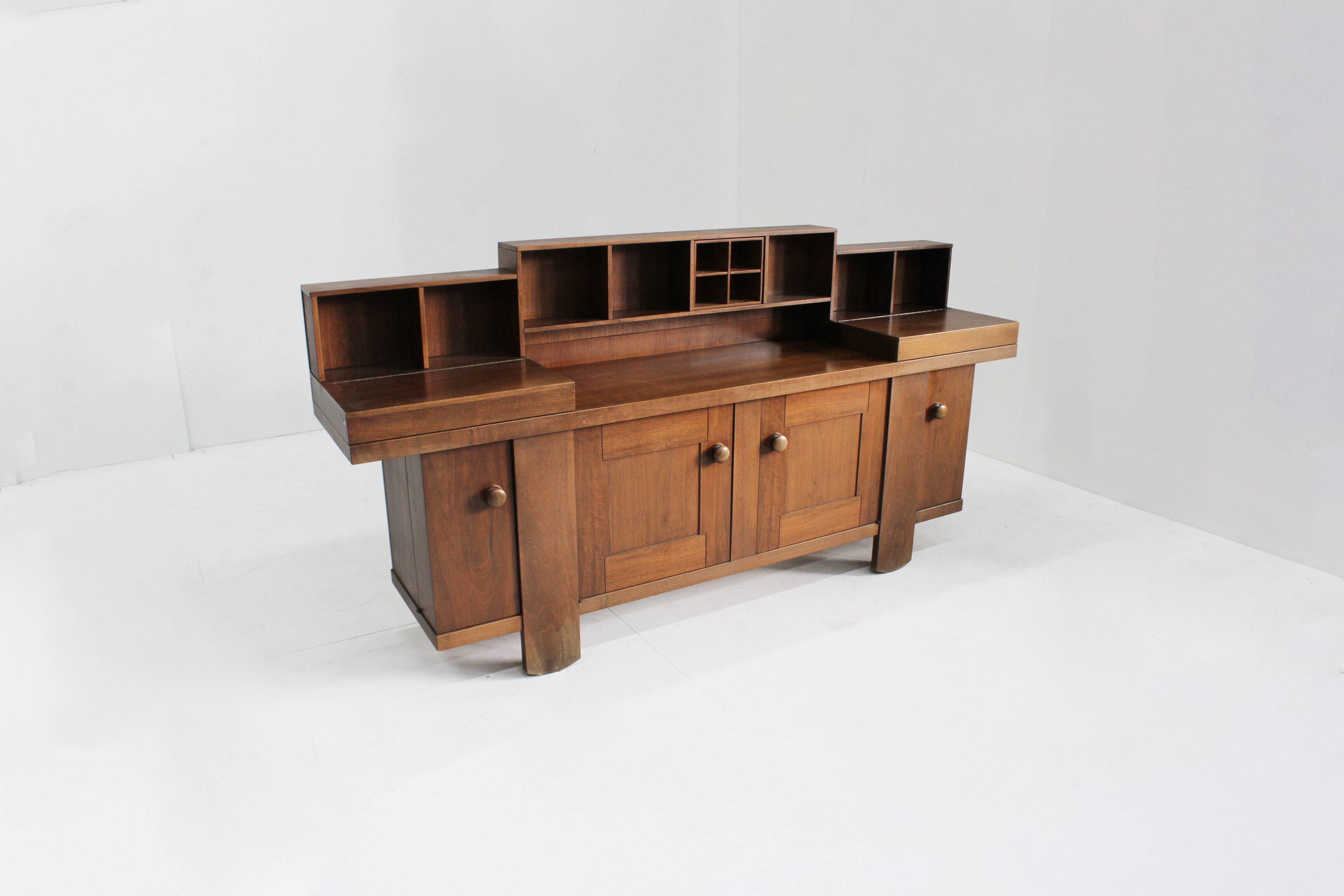 Buffet vintage par Silvio Coppola pour Bernini en bois de noyer, années 1960.