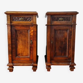 Pair of Italian bedside tables from the beginning of the 20th century in walnut
